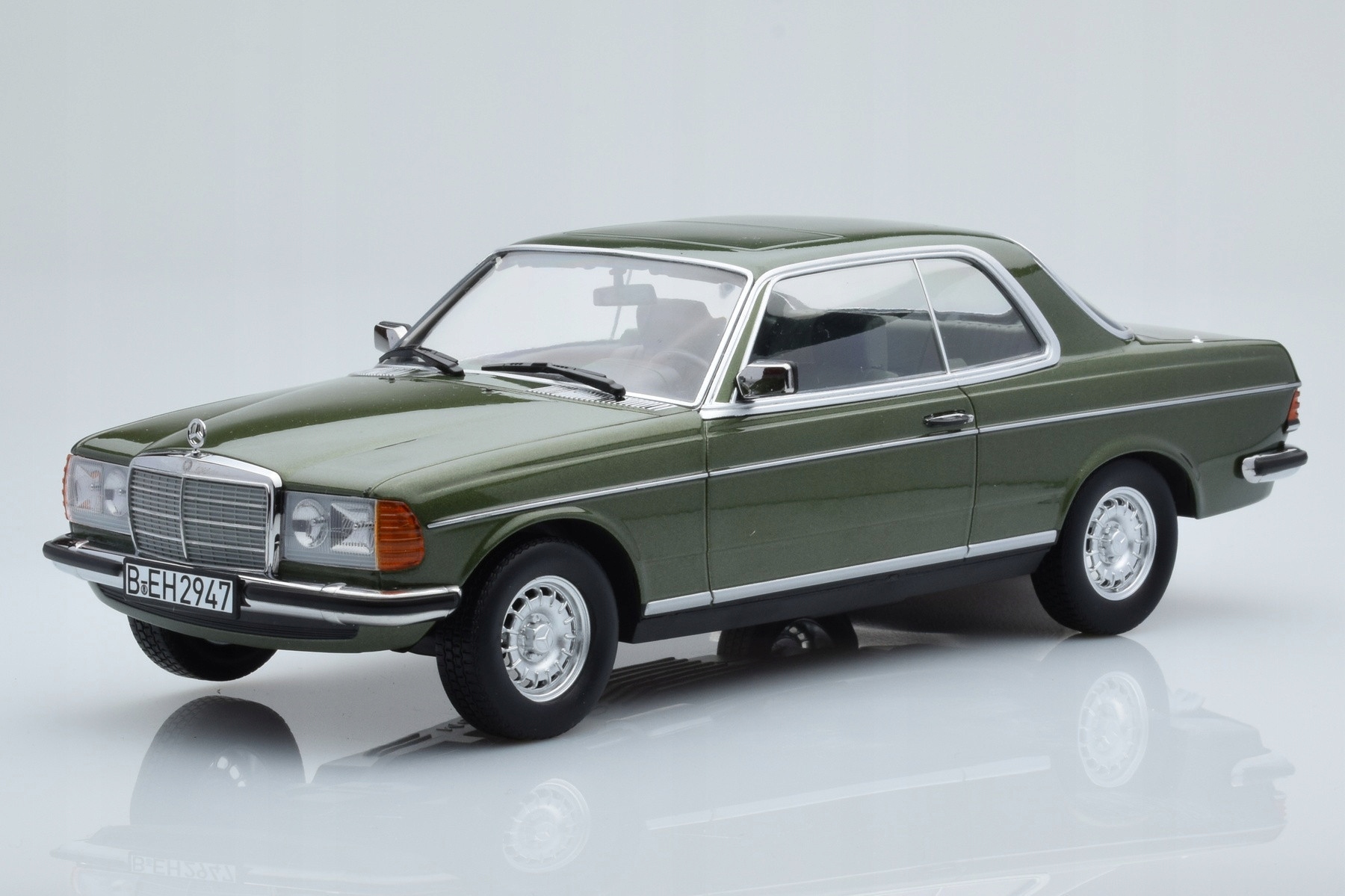 Mercedes 280 Ce W123 Coupe Green Norev 1/18