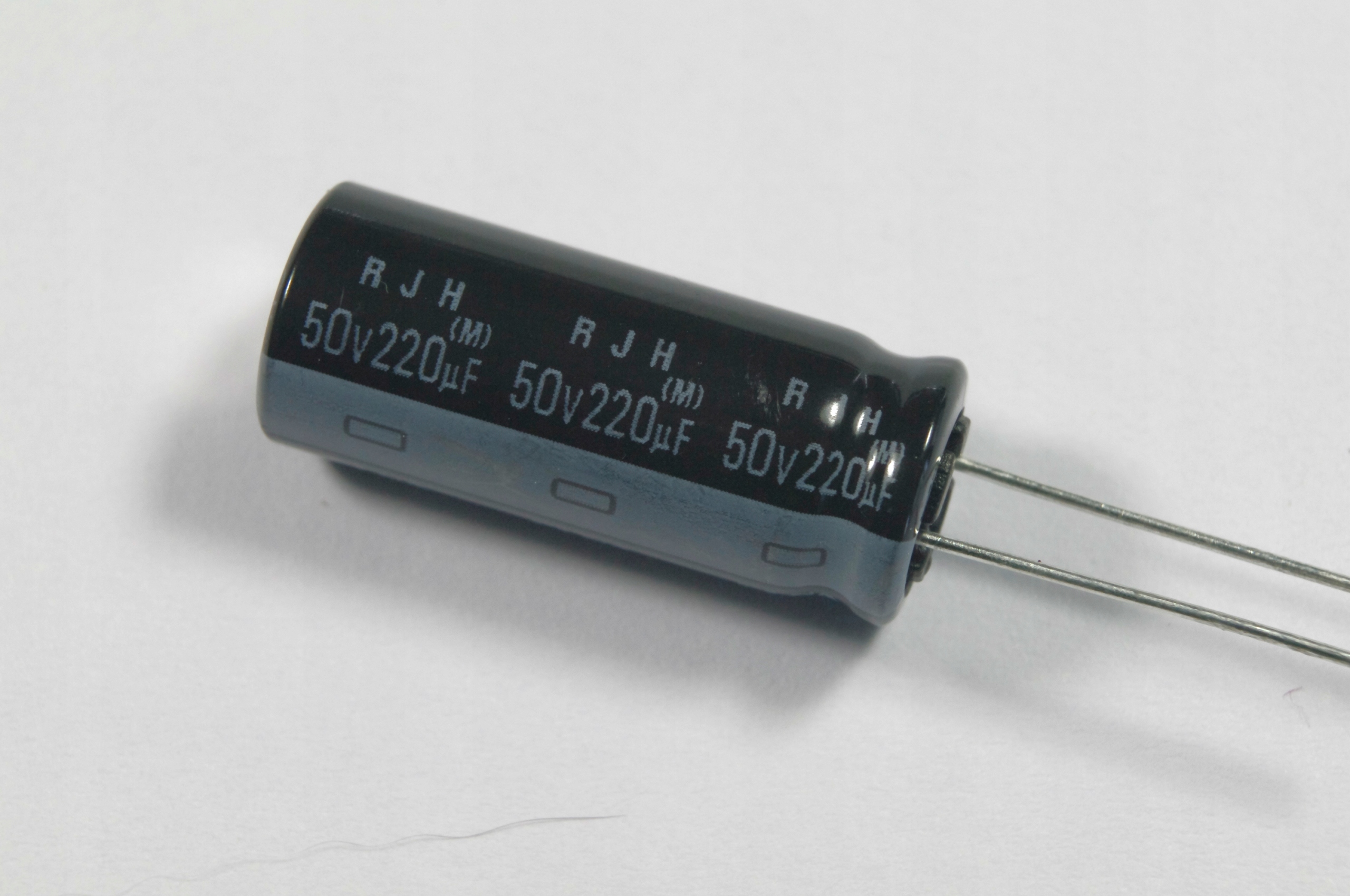 

Kondensator 220uF/50V Elna Low Impedance x 4 szt