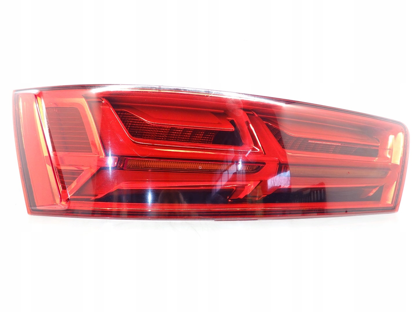 ФАРА ЛЕВА ЛЕВЫЙ ЗАД. ЗАДНЯЯ AUDI Q7m MATRIXm0945093e