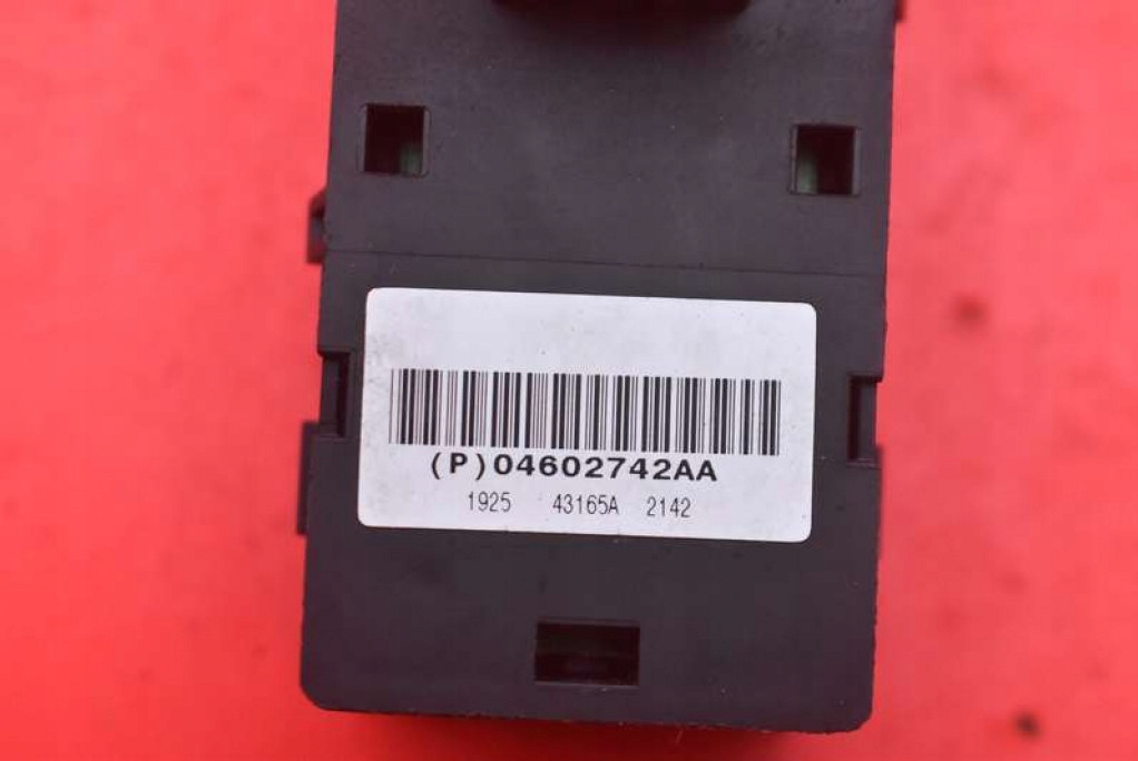 switch lifting windows right front 04602742AA JEEP GRAND CHEROKEE 3 WK