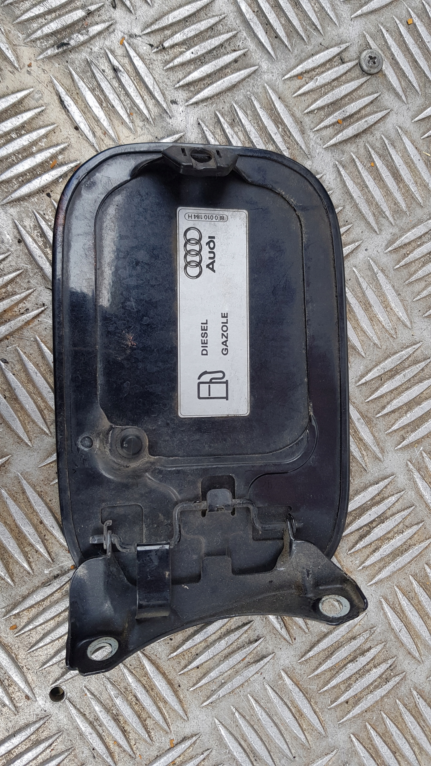 AUDI A4 B6 Tankklappe des Kraftstoffsbehälters 8E0010184H LZ9W