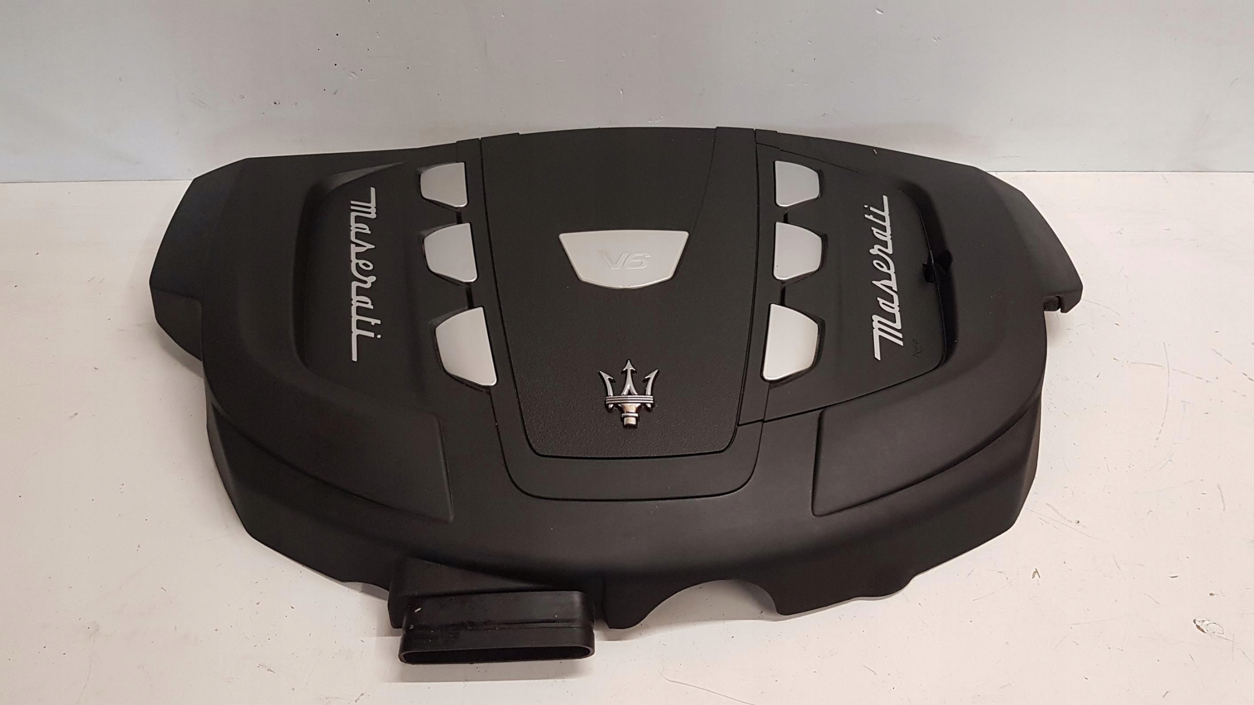 Капот двигателя MASERATI LEVANTE 3.0 V6