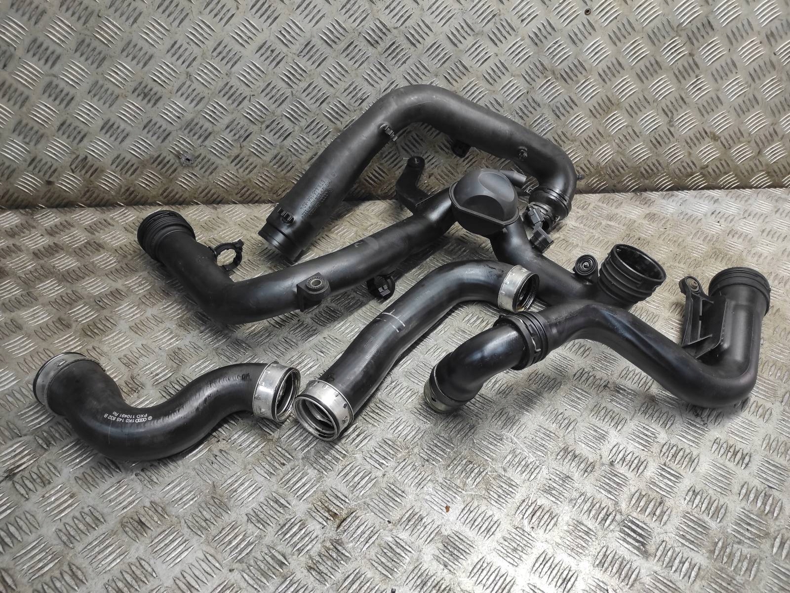 1K0145770AA - ВОЗДУХОВОД ИНТЕРКУЛЕРА SEAT ALTEA XL 1.9 TDI