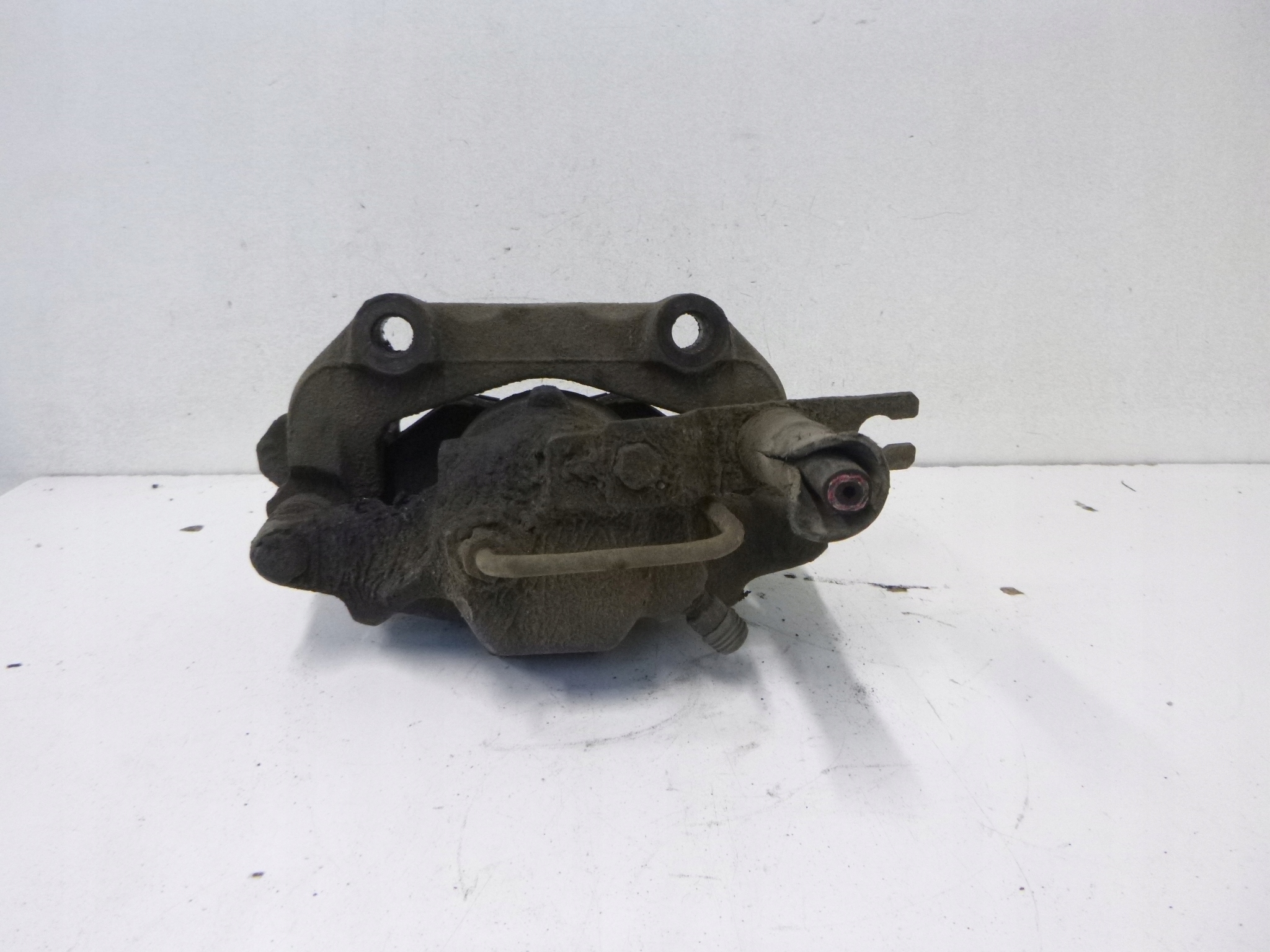třmen brzdový předek Audi A4 1.6 1995