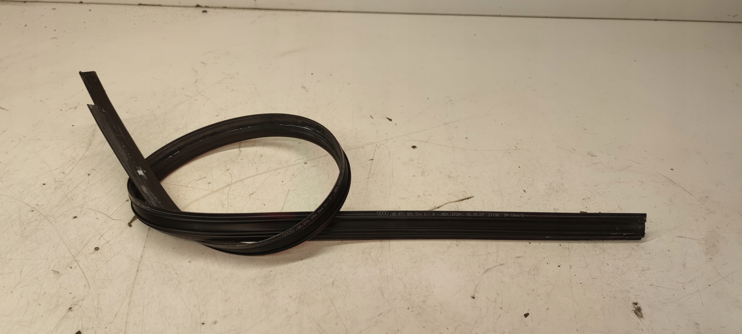 gasket windows door right AUDI A5 8T 8T0854544D