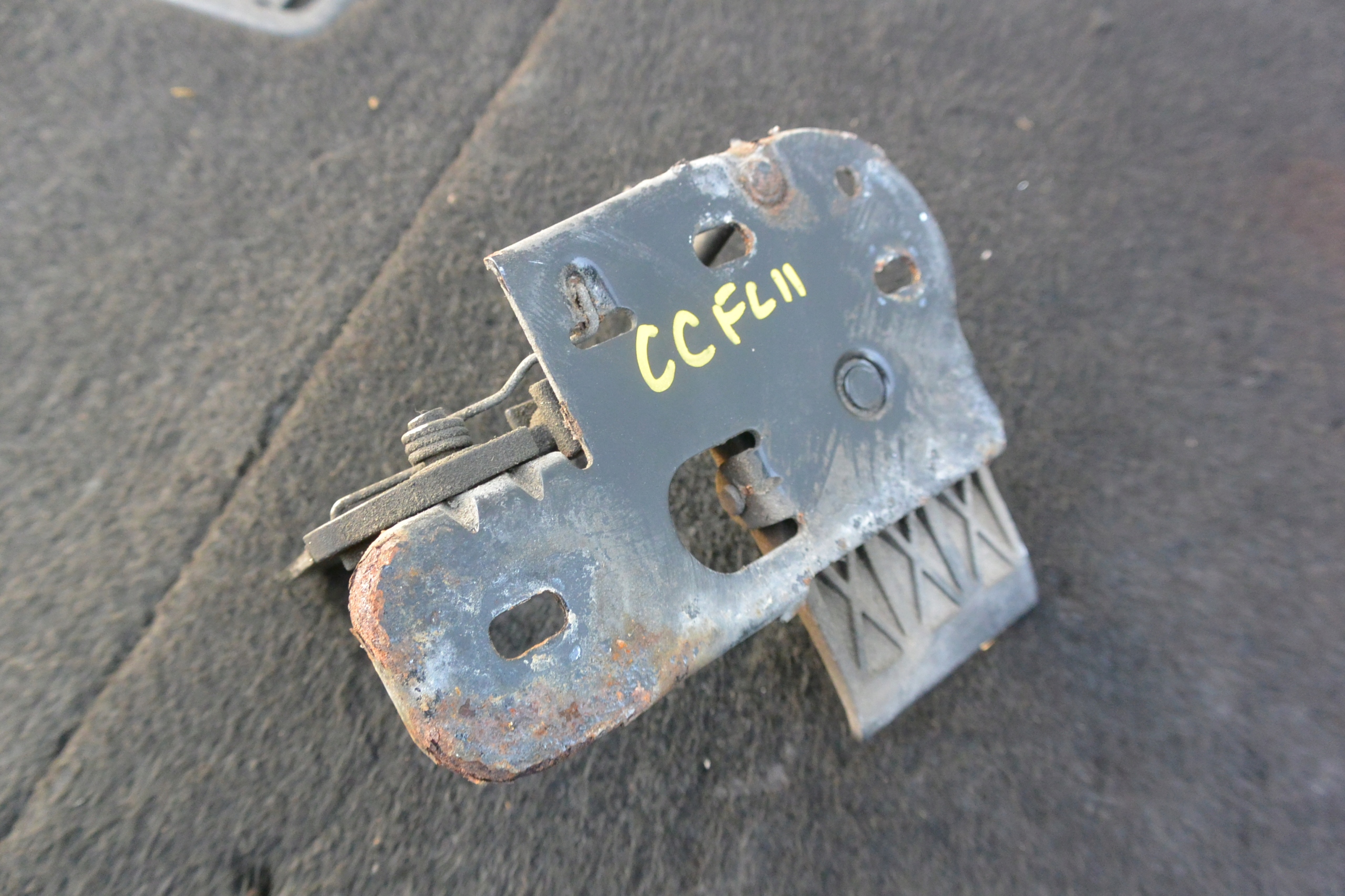 RYGIEL BRAVA OTVARANJA HAUBE VW PASSAT CC