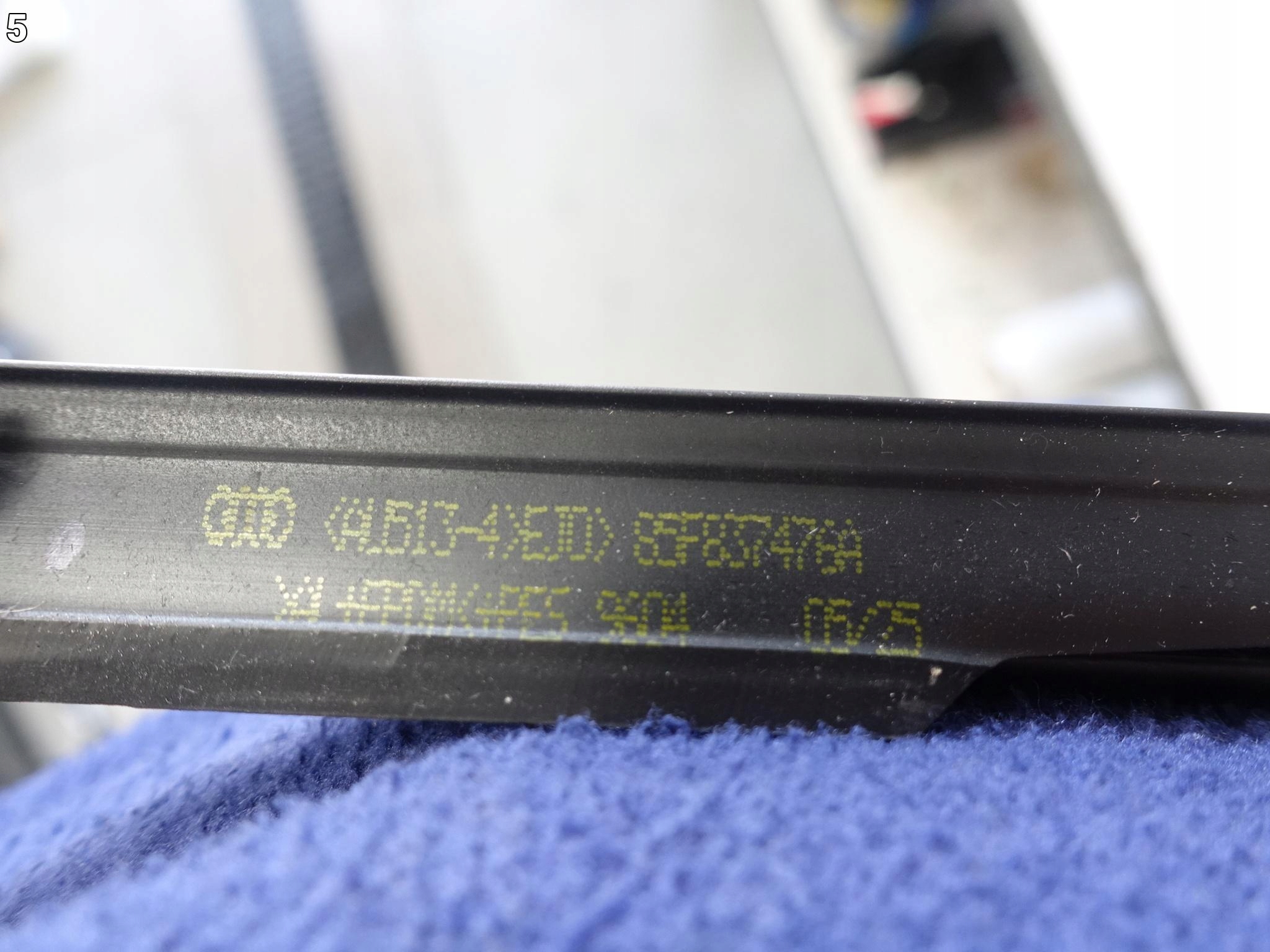 AUDI A6 S6 E-TRON AVANT 85F 24- moulding dust windows door front right