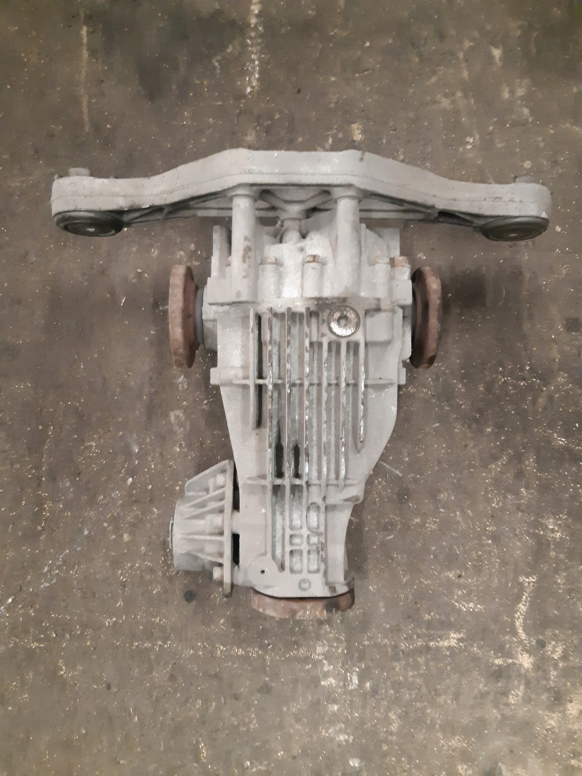 AUDI A8 D3 3.0 TDI differential diff differential rear rear part HNM