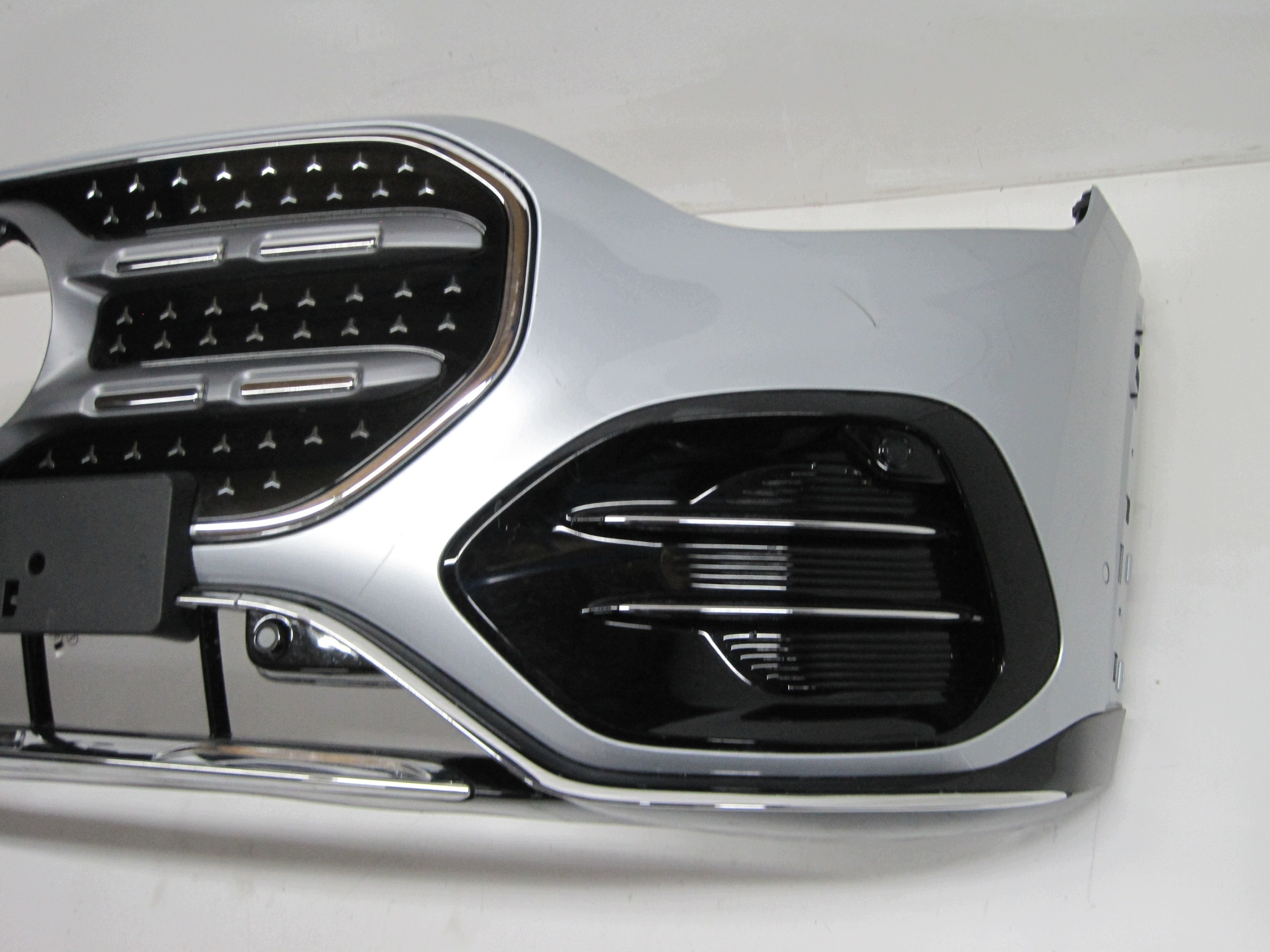 Frontstoßstange MERCEDES GLB A244 6 PDC 25R vorne