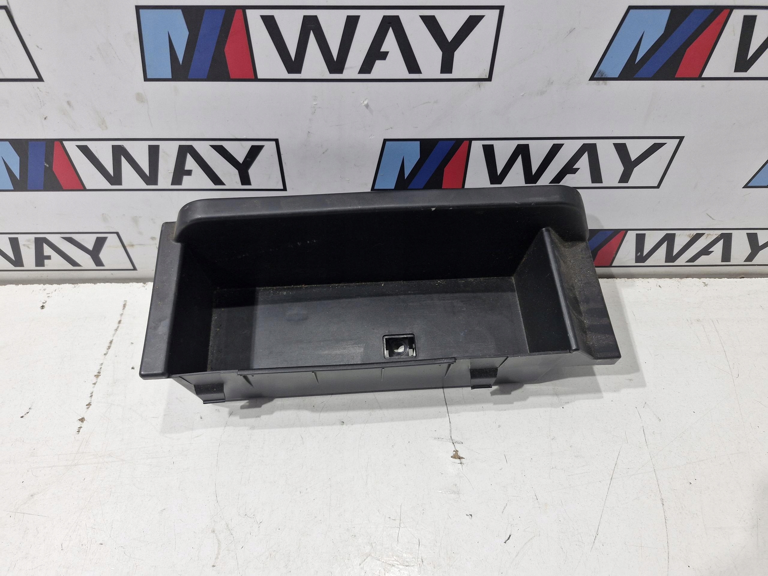 7114970 BMW E61 passenger compartment WNEKI boot left