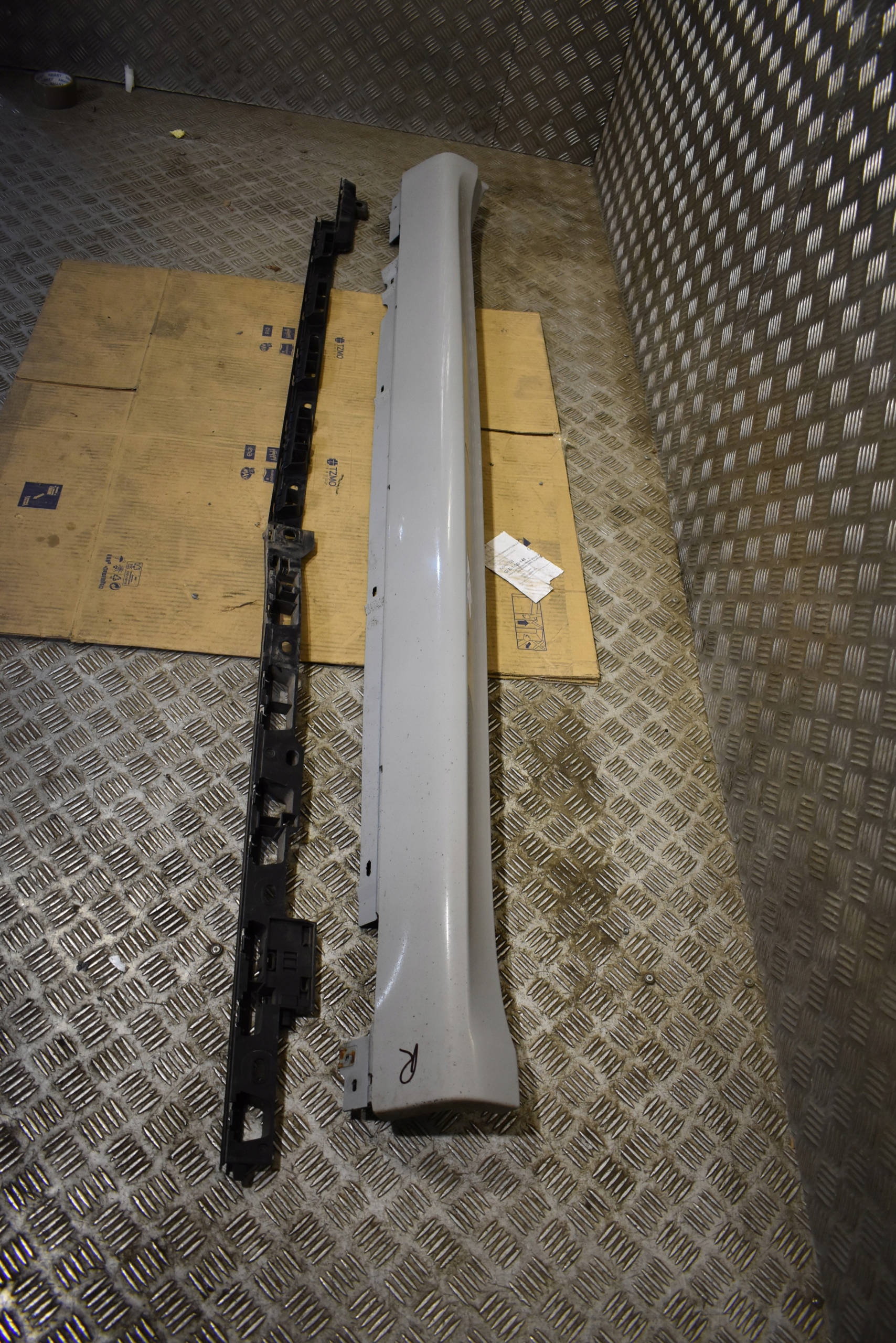 IDEALNA moulding threshold right SZYNY KPL. PORSCHE MACAN SPORT design M9A 1