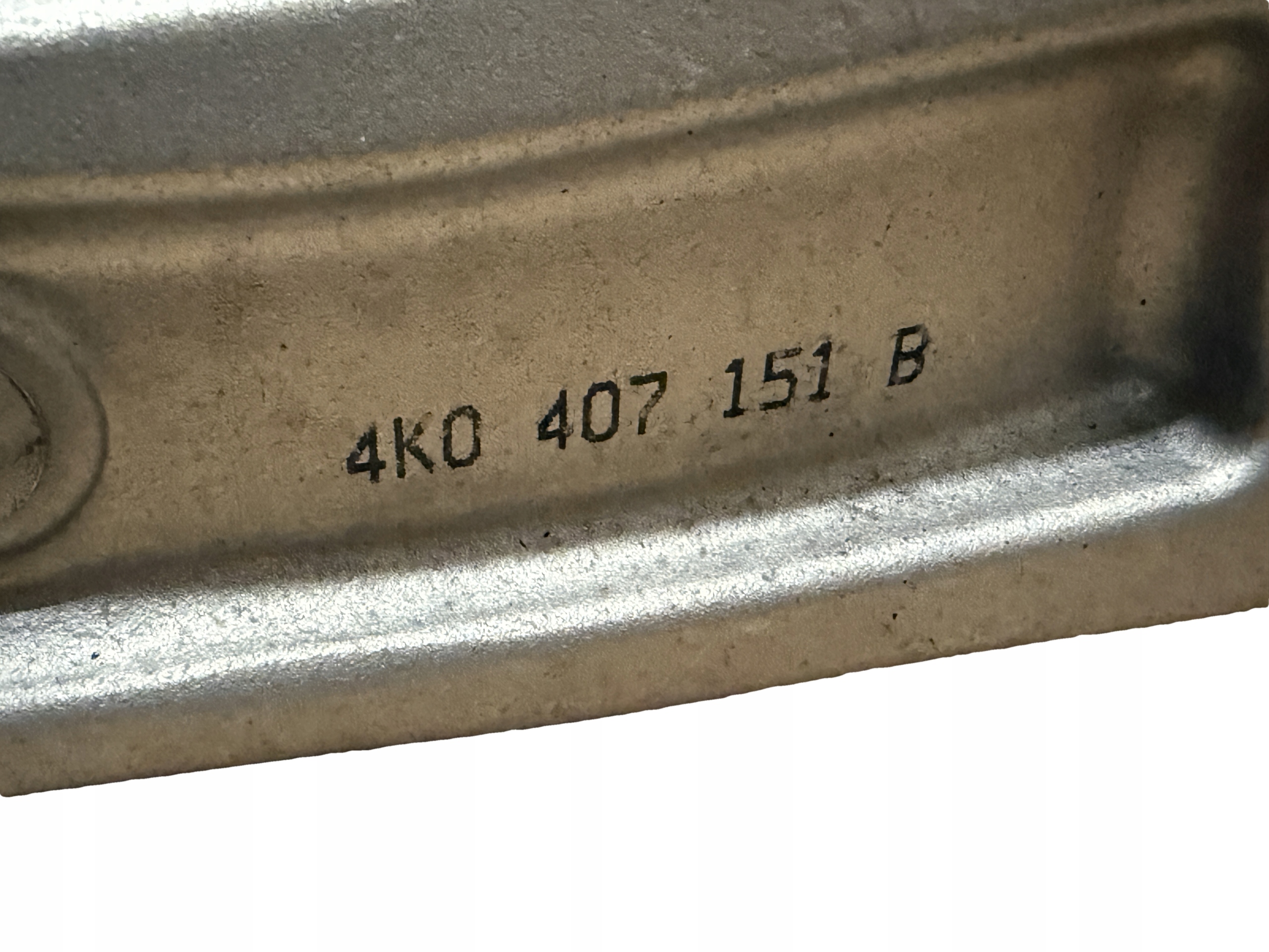 AUDI A6 A7 4K C8 zavěšení ramene otoč levá předek 4K0407241F