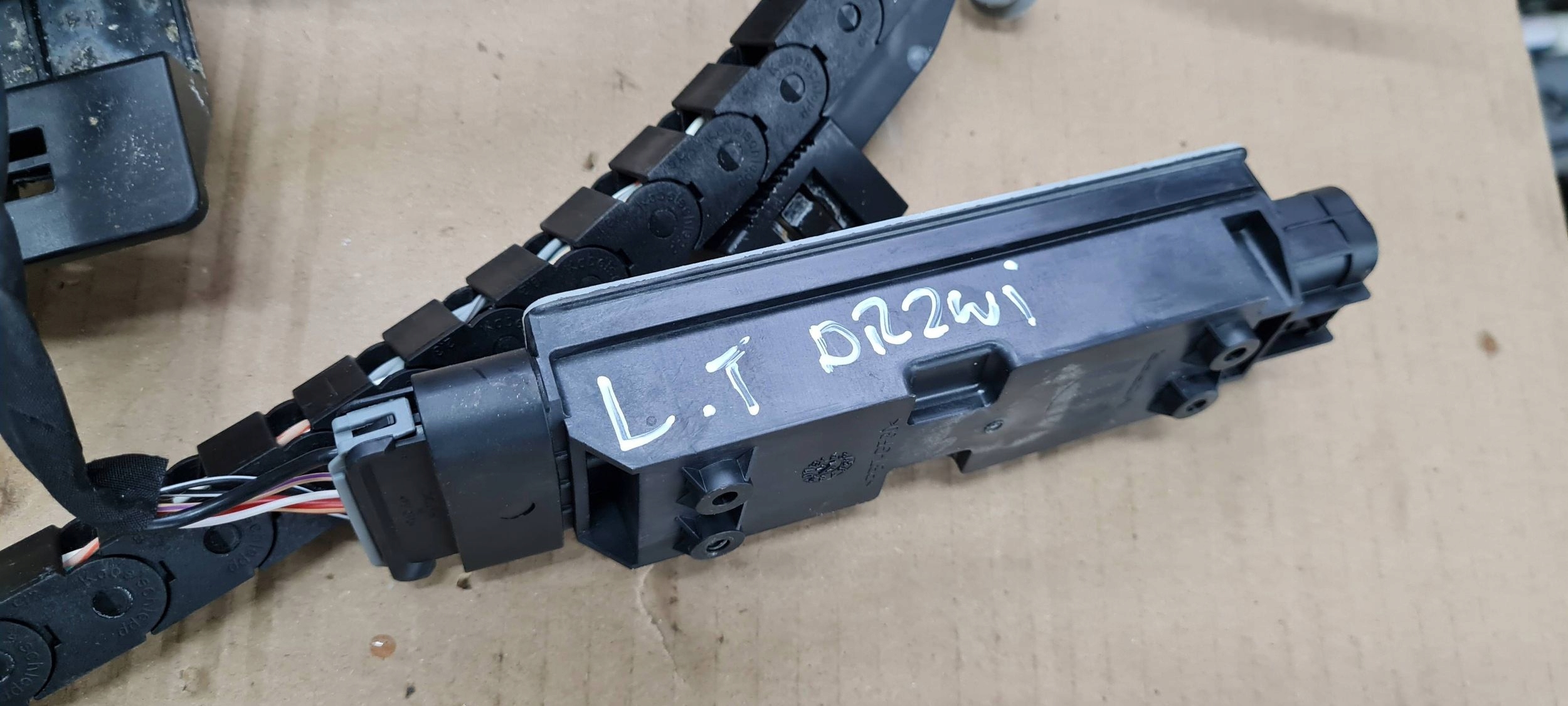 Chrysler Pacifica 2022 bundle wiring door left left rear part 68360882AB
