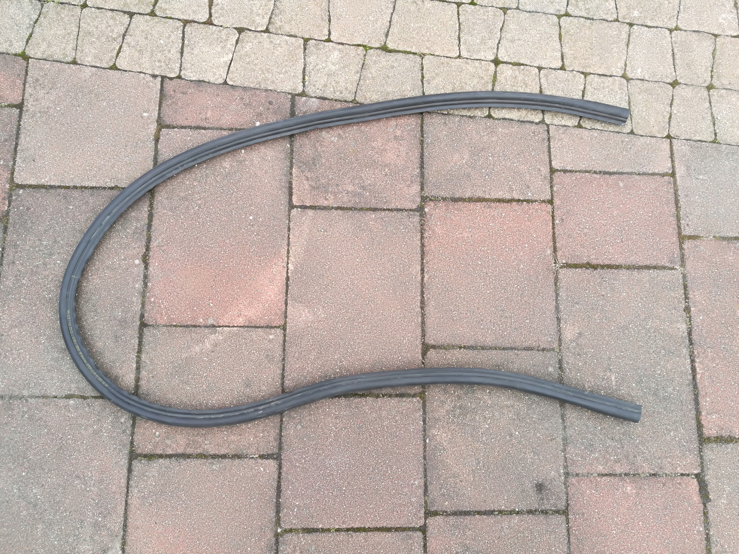 BMW G20 -- прокладка капота капота 7419379