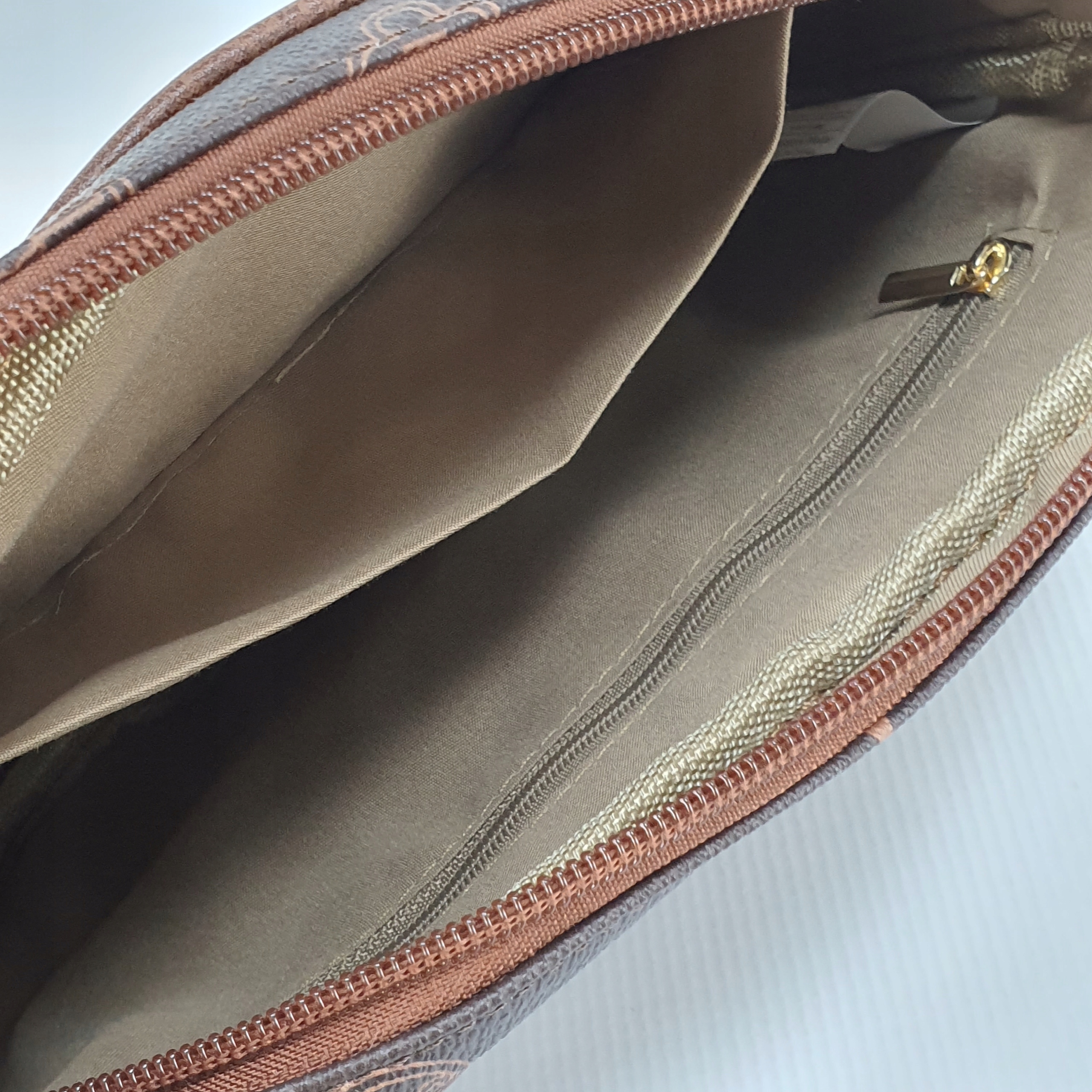 LISTONOSZKA TOREBKA 3W1 NERKA MONOGRAM PODWÓJNA Kolor okuć złoty