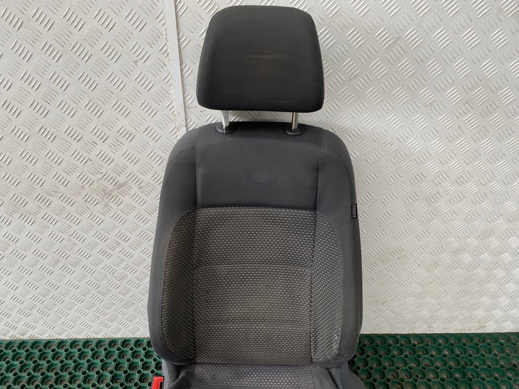 VW GOLF V 03-08 seat front left driver´s front EUROPA OE