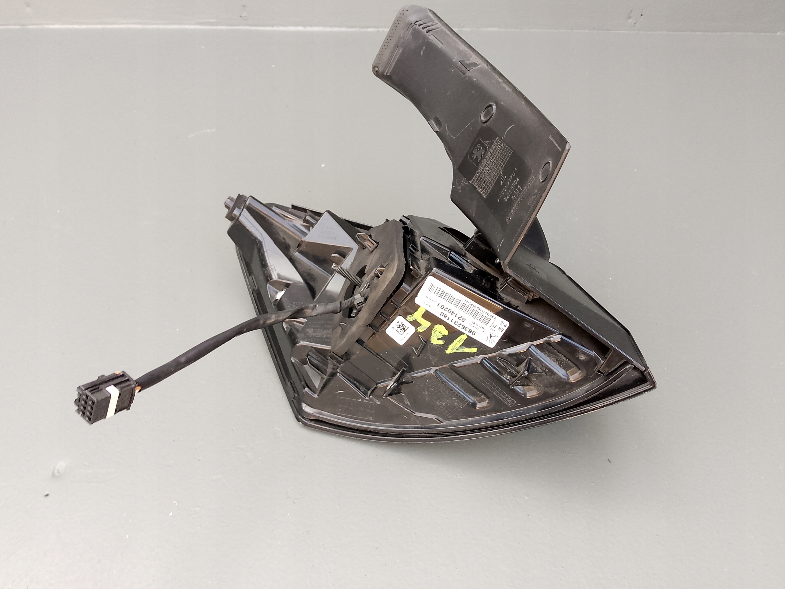 PEUGEOT 3008 II 2 21- LIFT LAMPA LED TYLNA PRAWA PRAWY TYŁ 9836231180 ÷ Waga produktu z opakowaniem jednostkowym 5 kg