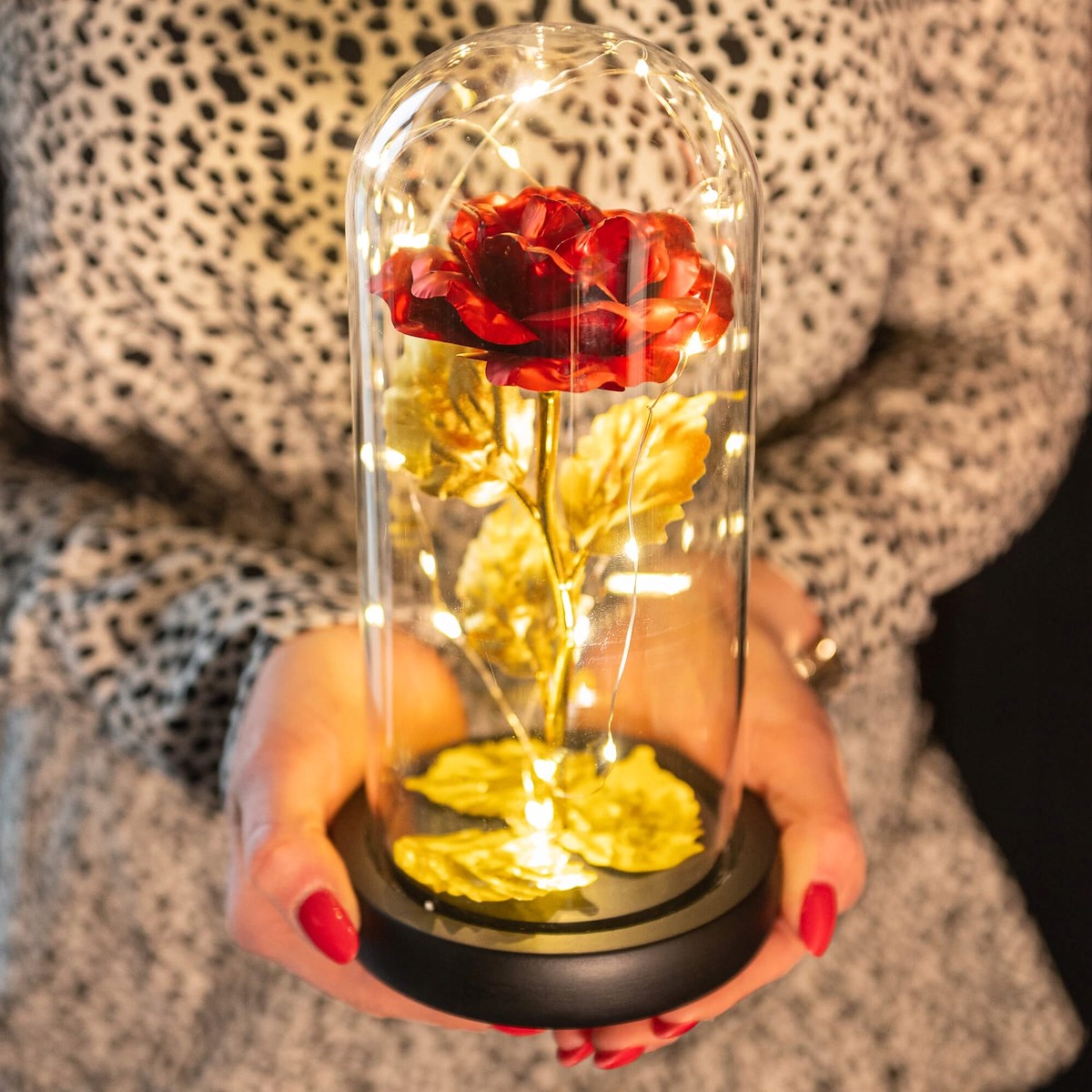 WIECZNA RÓŻA W SZKLE świecąca LED pudełko POMYSŁ NA PREZENT DZIEŃ KOBIET Kod producenta HA5160