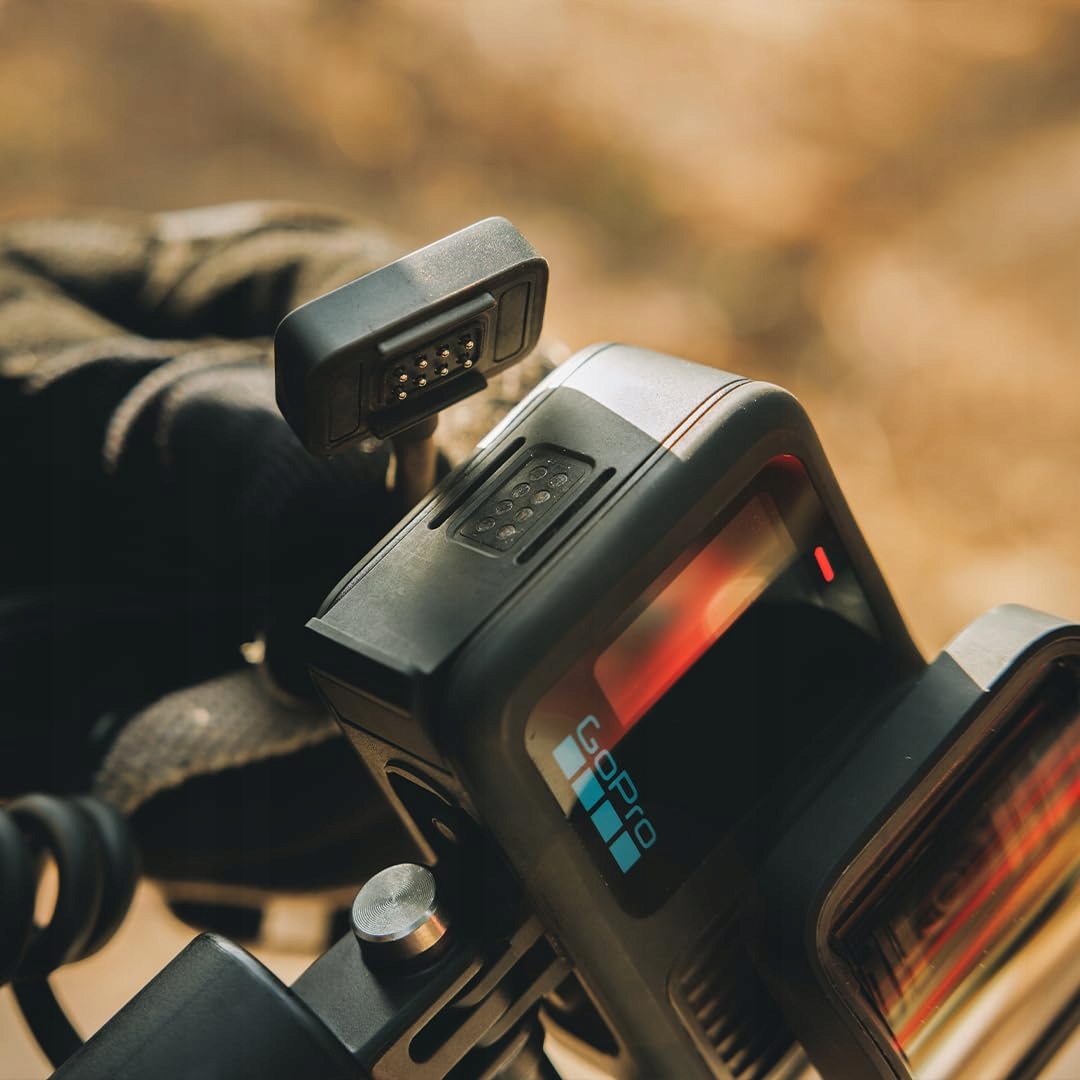 GOPRO Zestaw Magnetycznych Drzwi i Kabli Zasilających Oficjalne Akcesoria — miniatura 7