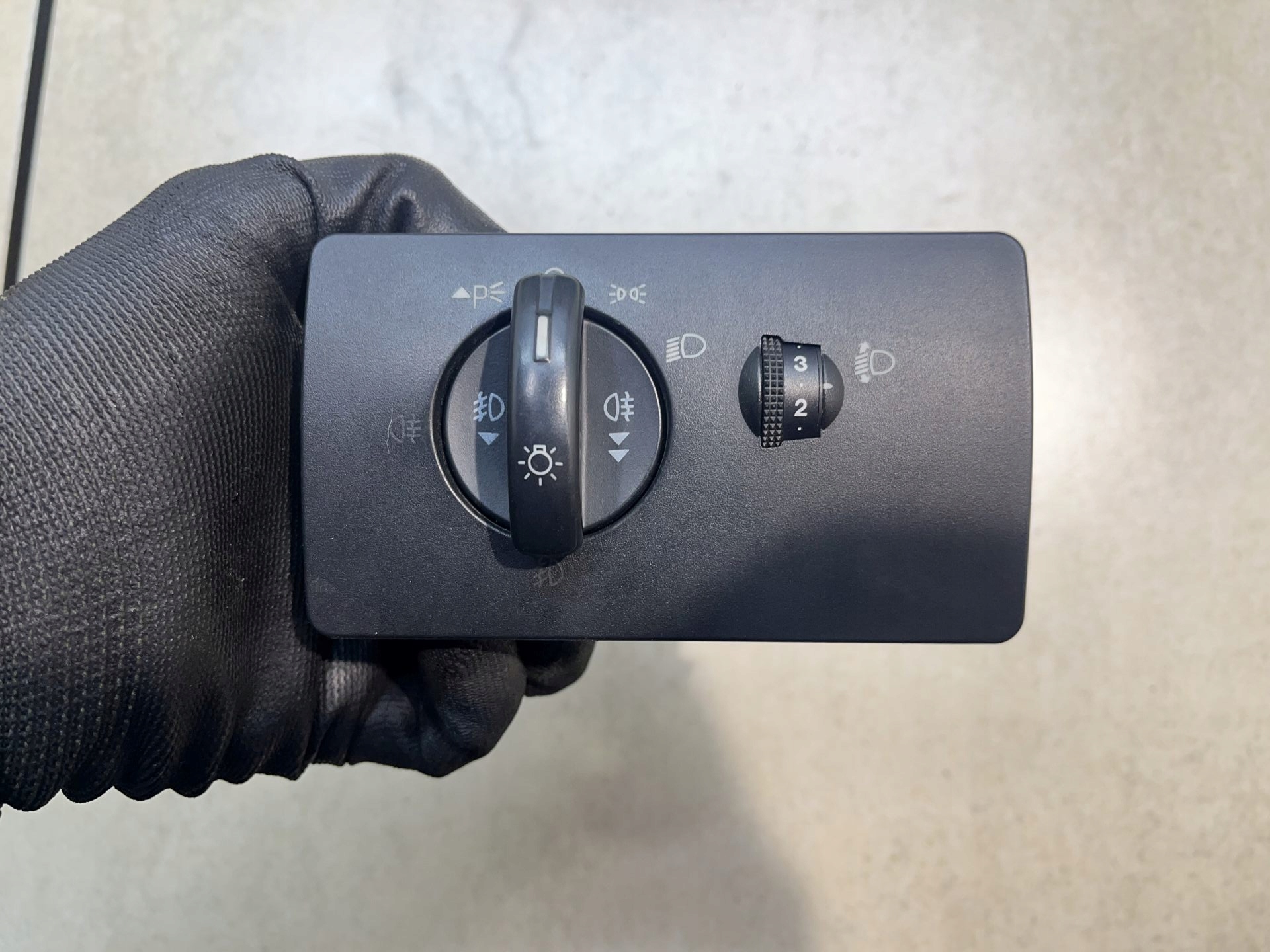 light switch FORD MONDEO MKIII 2.0 16V 1S7T13A024BB