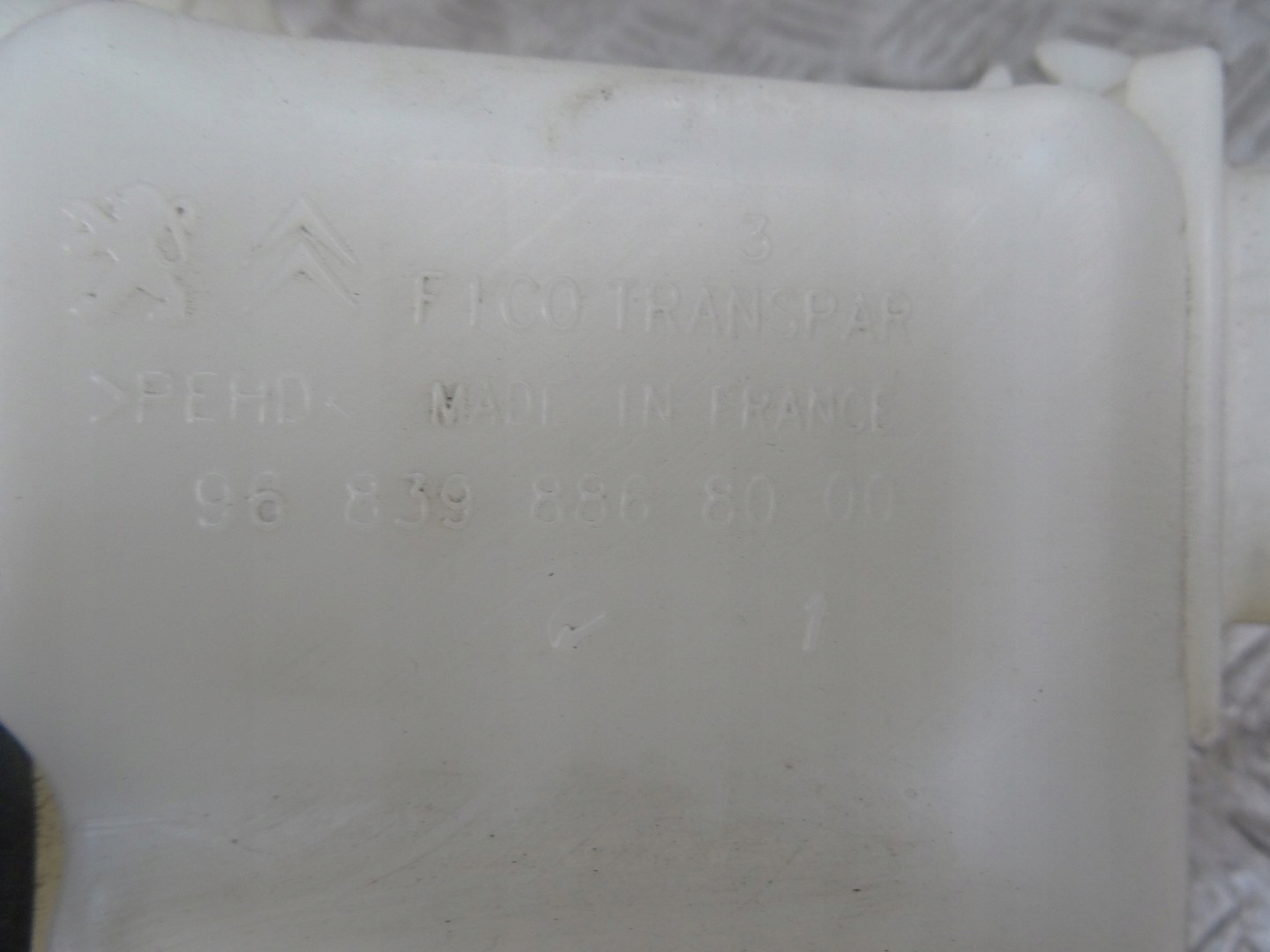 PEUGEOT 208 washer fluid tank Z pump