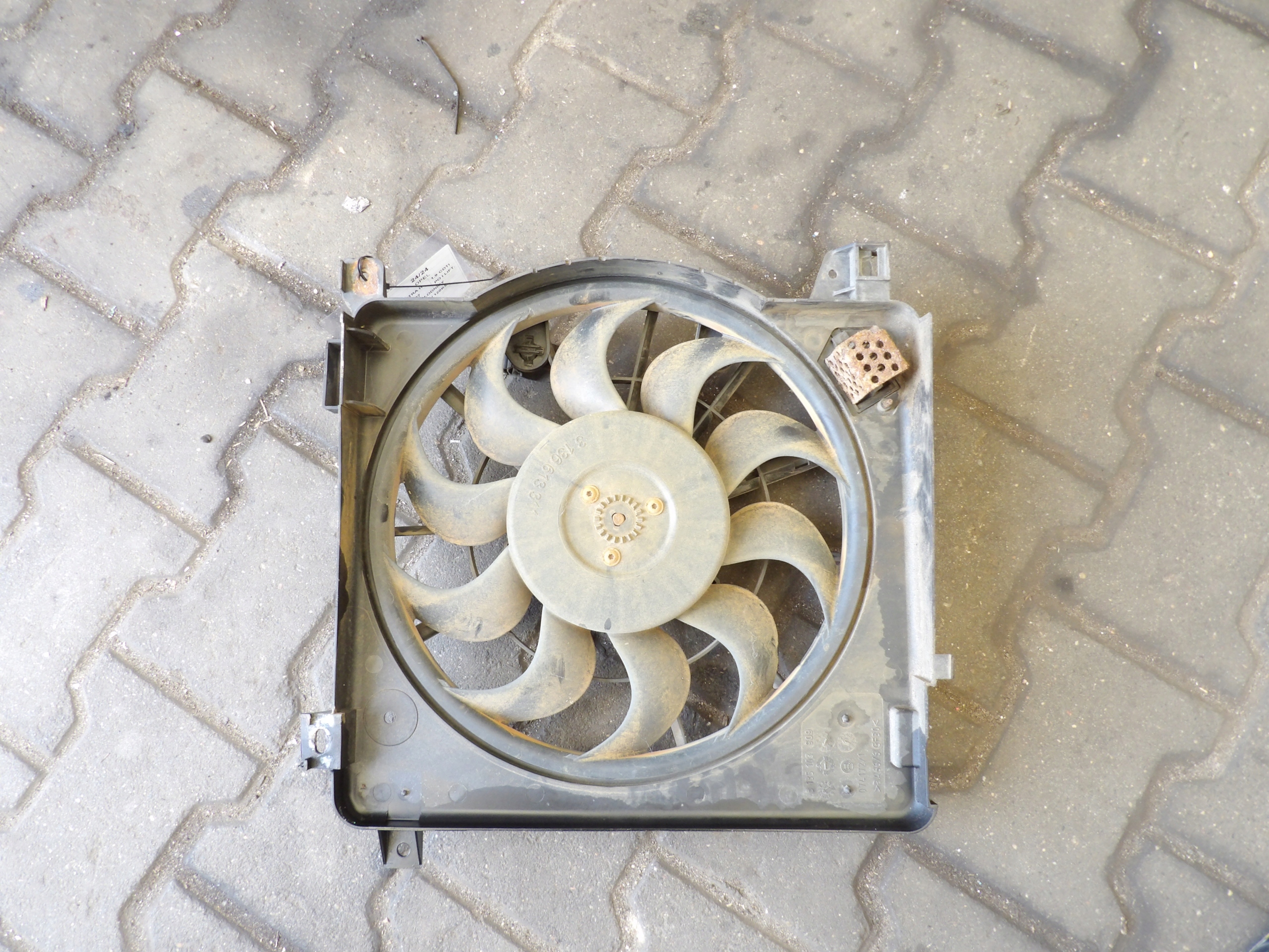 Opel Astra H ventilátor chladiče 1,9CDTI 24467444