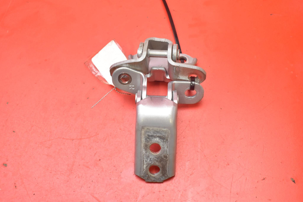 hinge hinges door right front TOYOTA YARIS CROSS 20