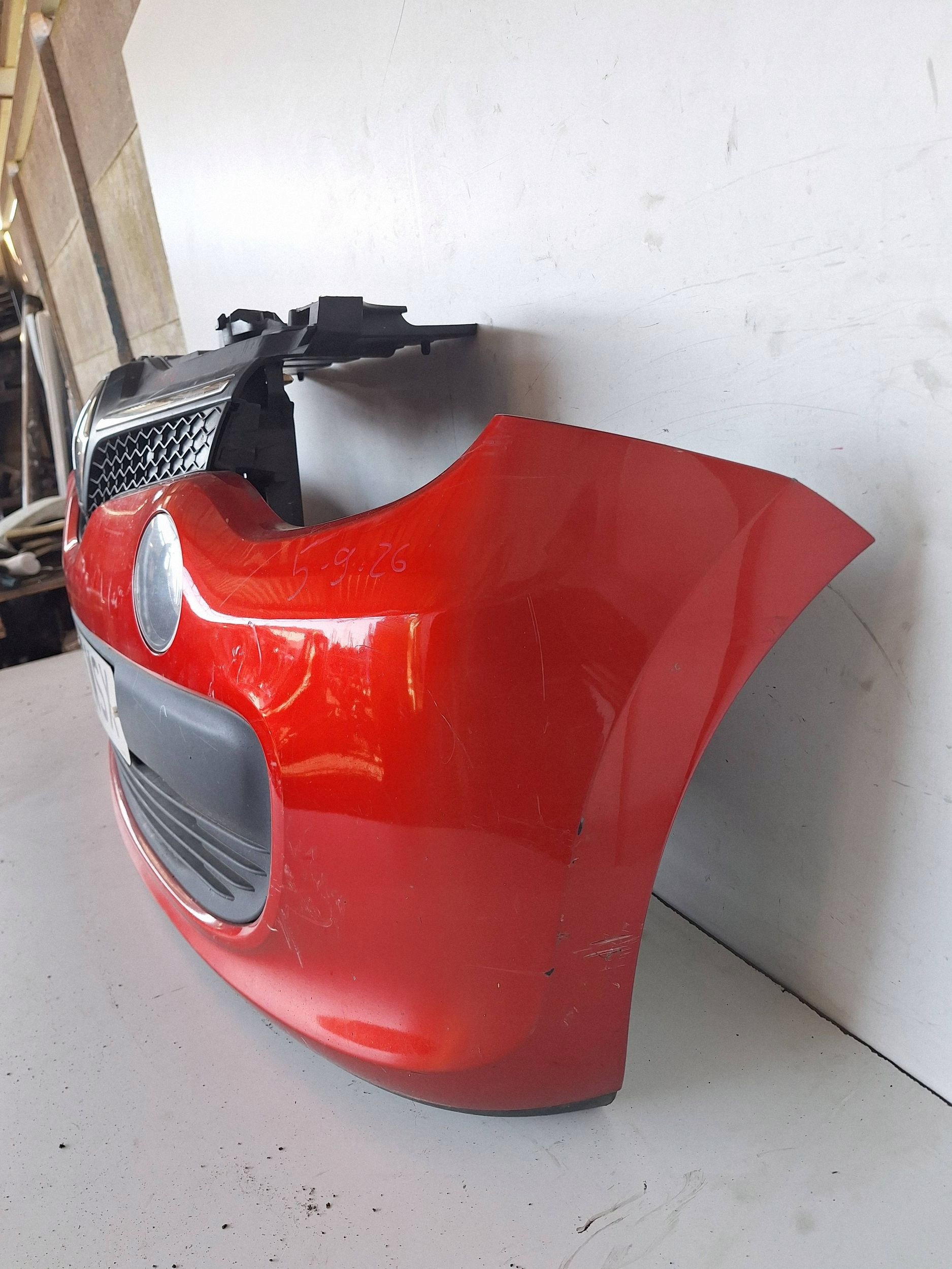 RENAULT TWINGO III 14-18 Paraurti + LED