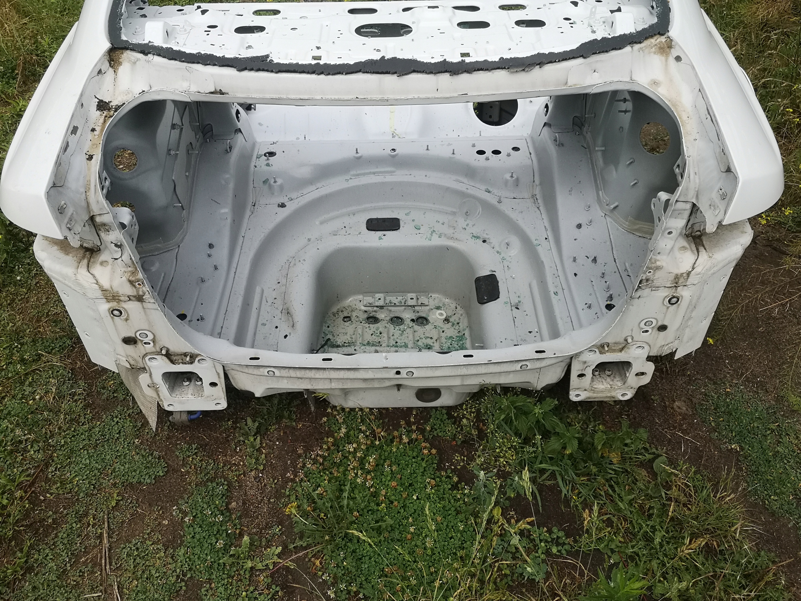 JAGUAR XE ЗАД ЗАДНІЙ ПЕРЕДНЯ ПАНЕЛЬ ЧЕТВЕРТИНА ЗАД.