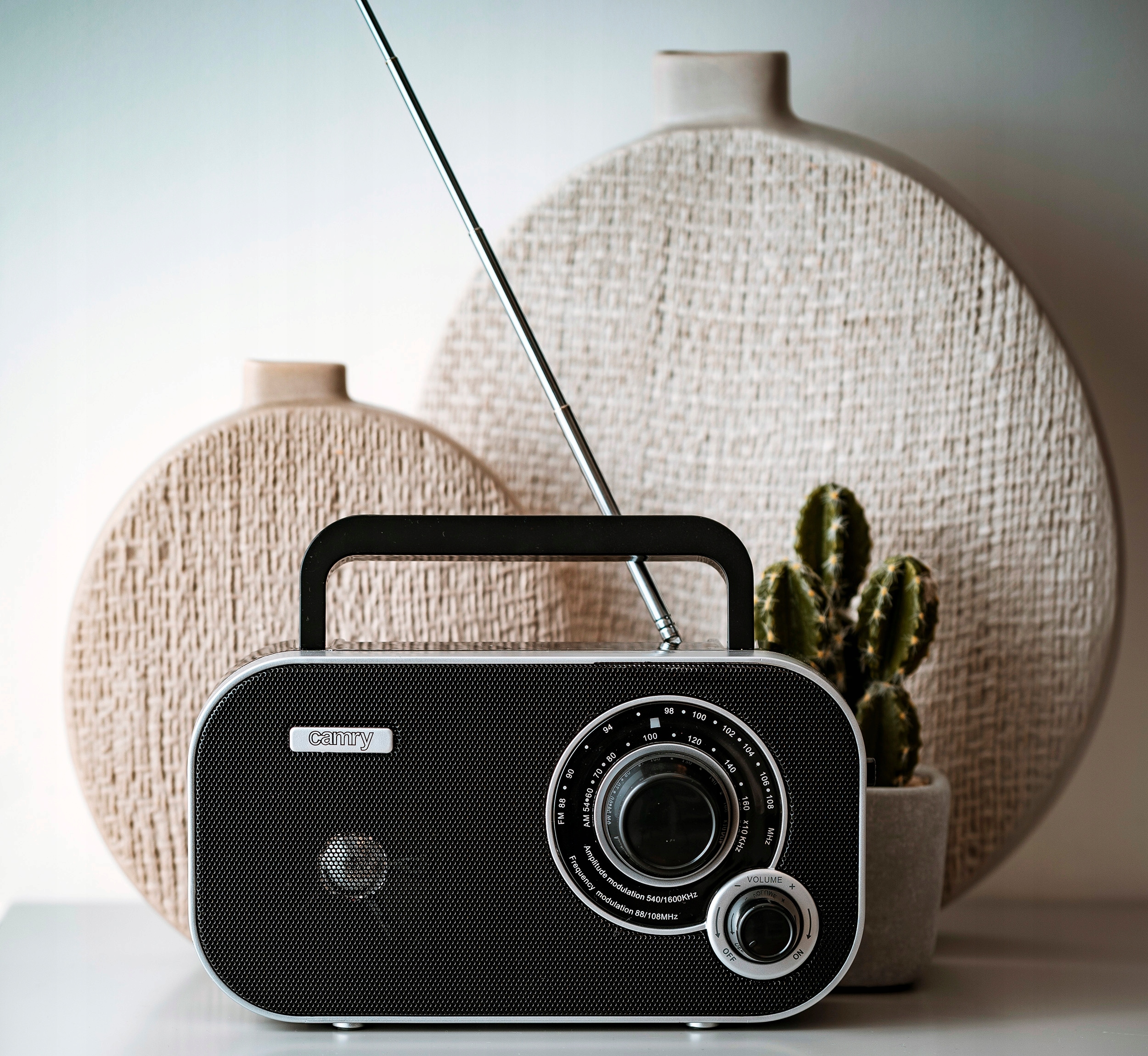 MAŁE KUCHENNE RADIO PRZENOŚNE AM/FM NA BATERIE Głębokość produktu 6.5 cm