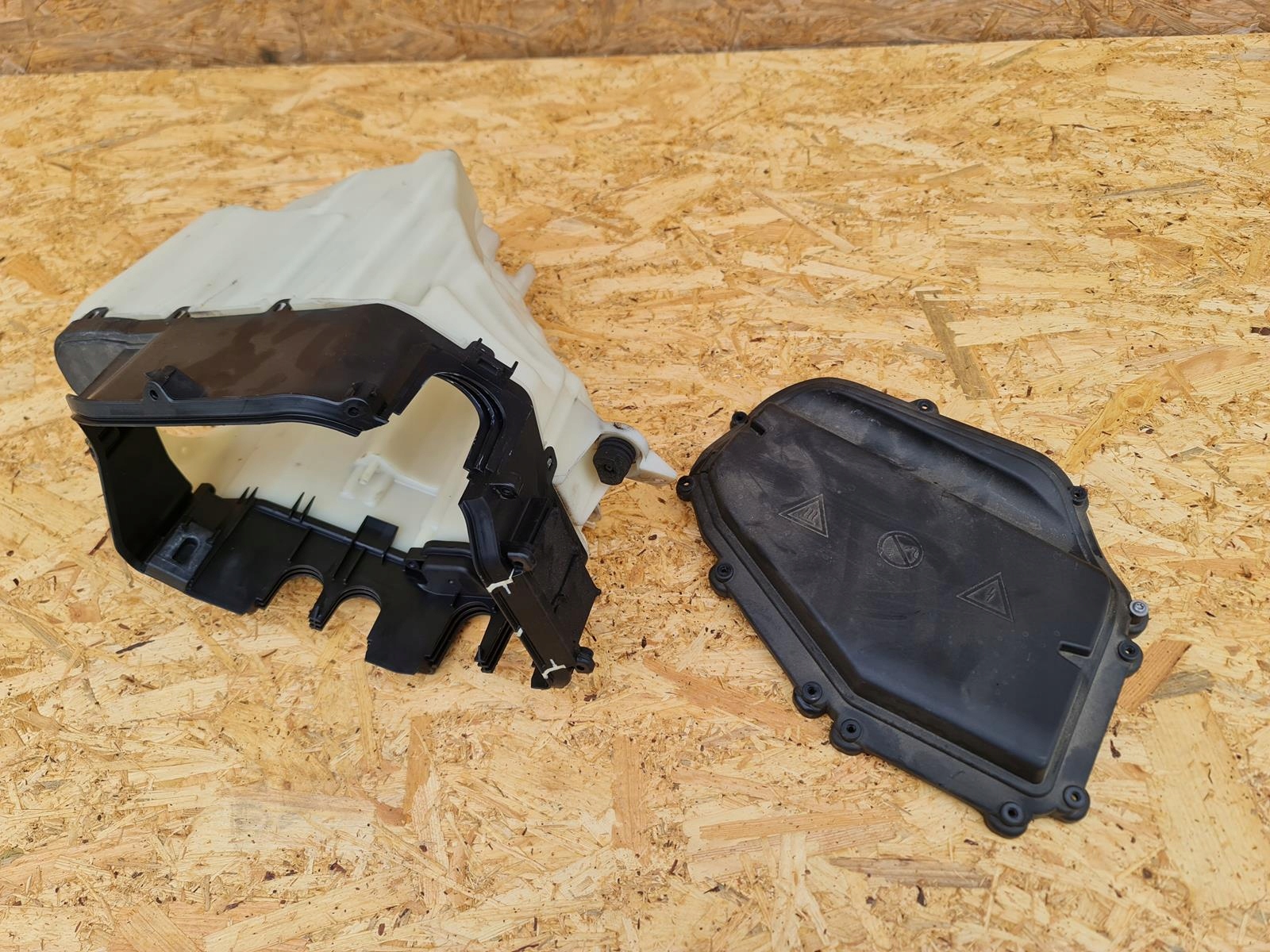 КОРОБКА BEZPIECZNIKOW BMW E89 Z4 7578113