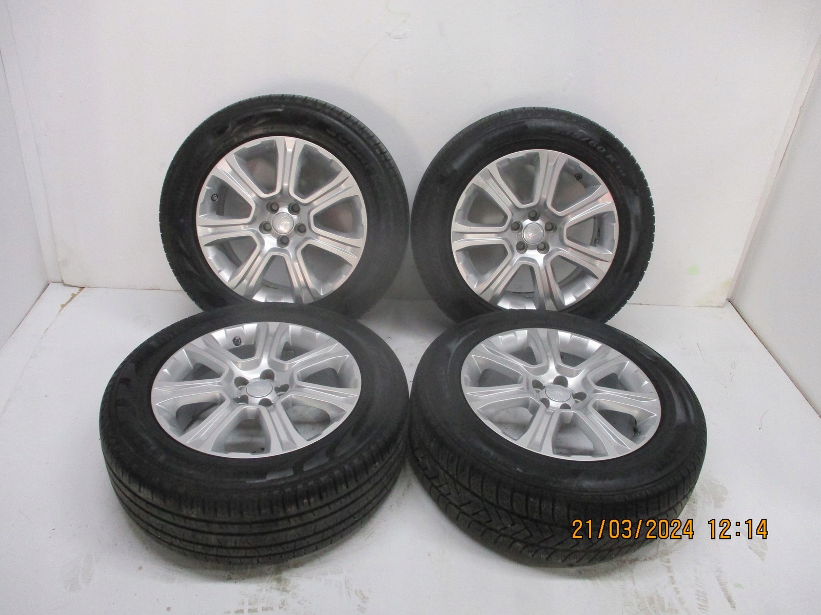 wheels discs tyres Range Rover Evoque R18