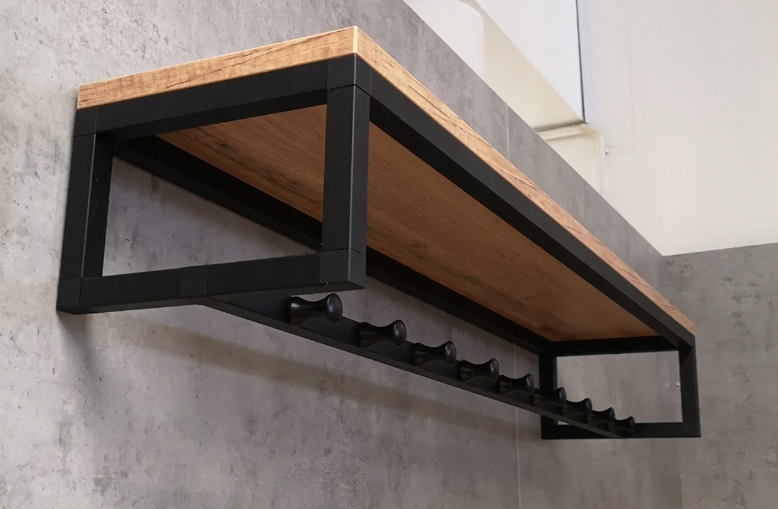 WIESZAK ŚCIENNY LOFT 90 CM Z PÓŁKĄ Marka Alu Cube