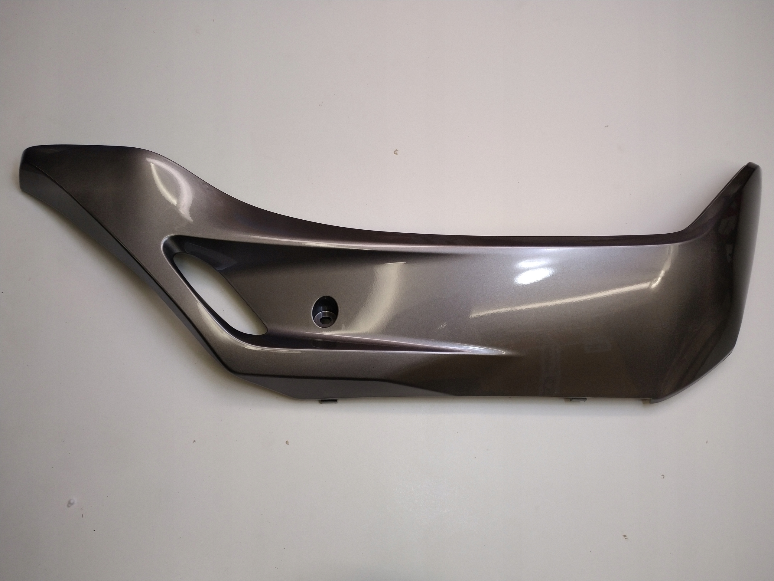 Honda Pcx 125 10-13r spodná krytka pravého pluhu 64431-KWN-900ZD lak NHA14
