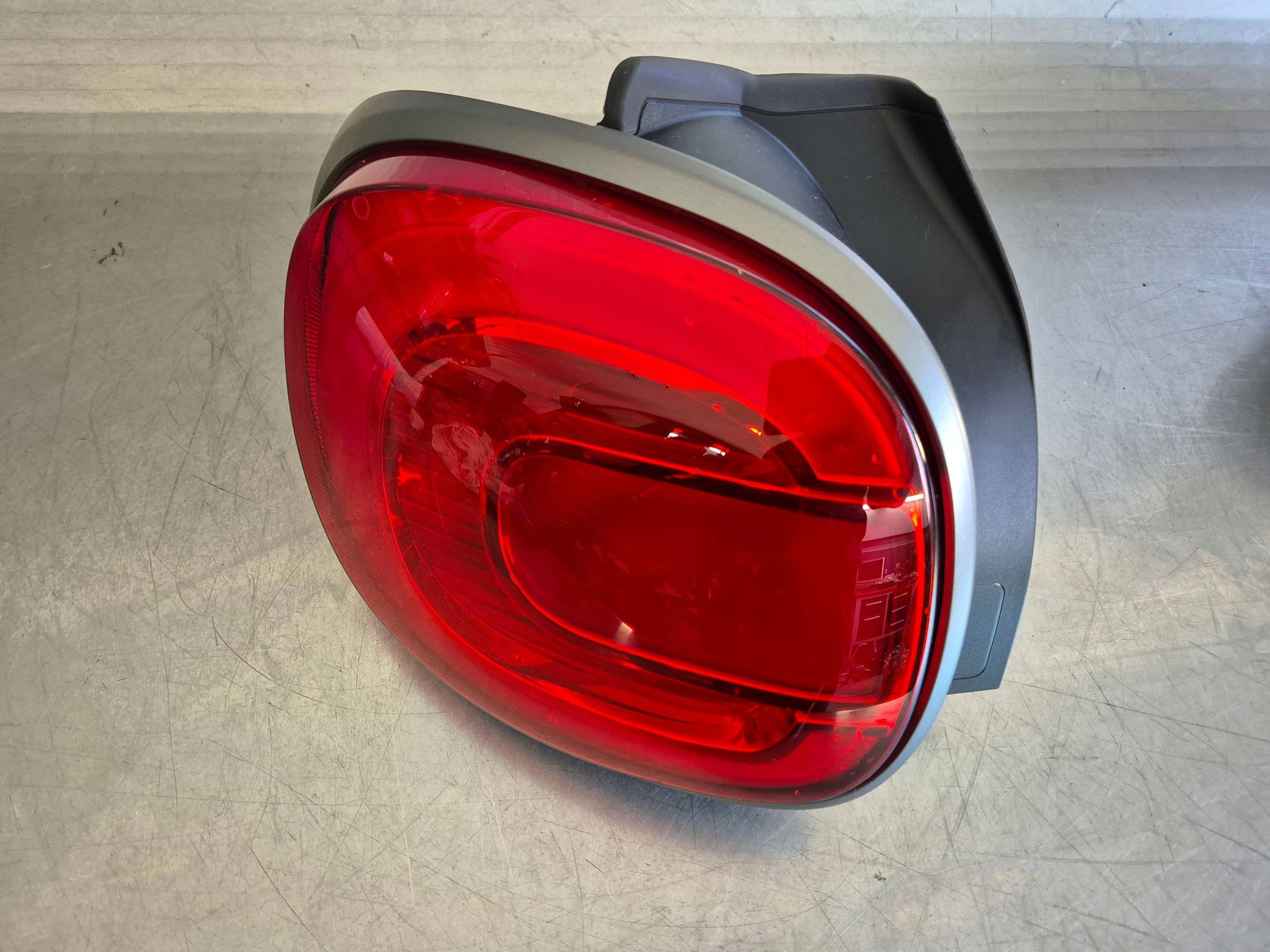 FIAT 500X 14-19 LAMPA TYLNA PRAWA 735671215 Producent części Fiat OE