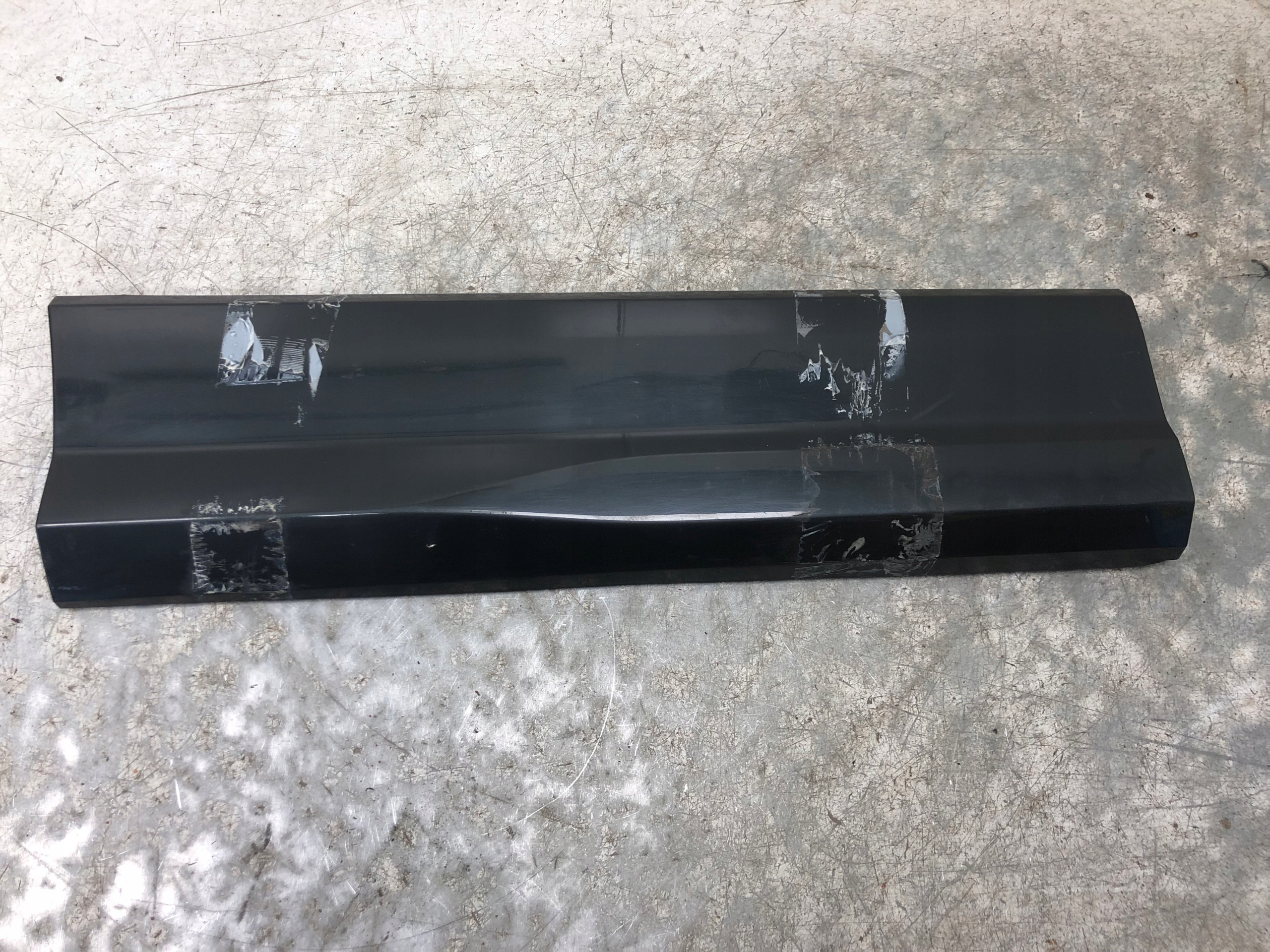 moulding door right rear part AUDI Q2 81A853970B