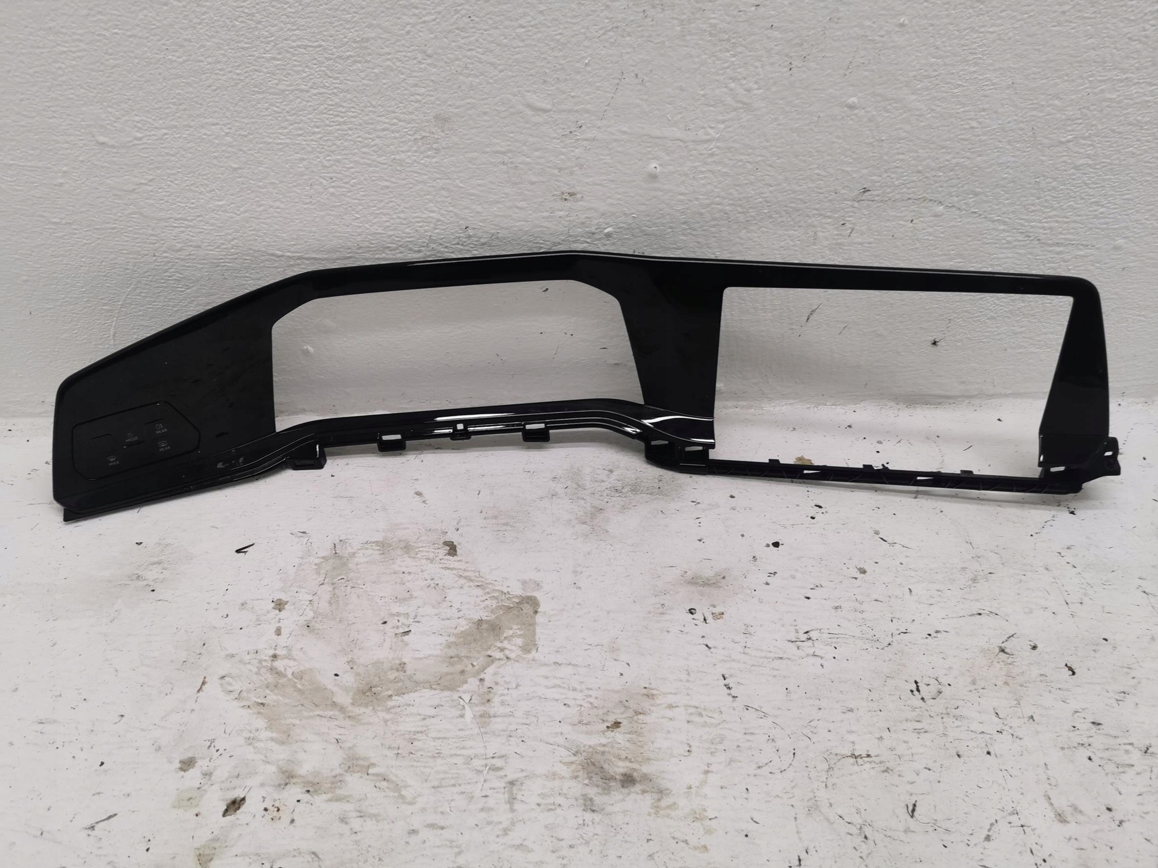 console frame of the dashboard VW GOLF VIII 5H1857211C 20-24