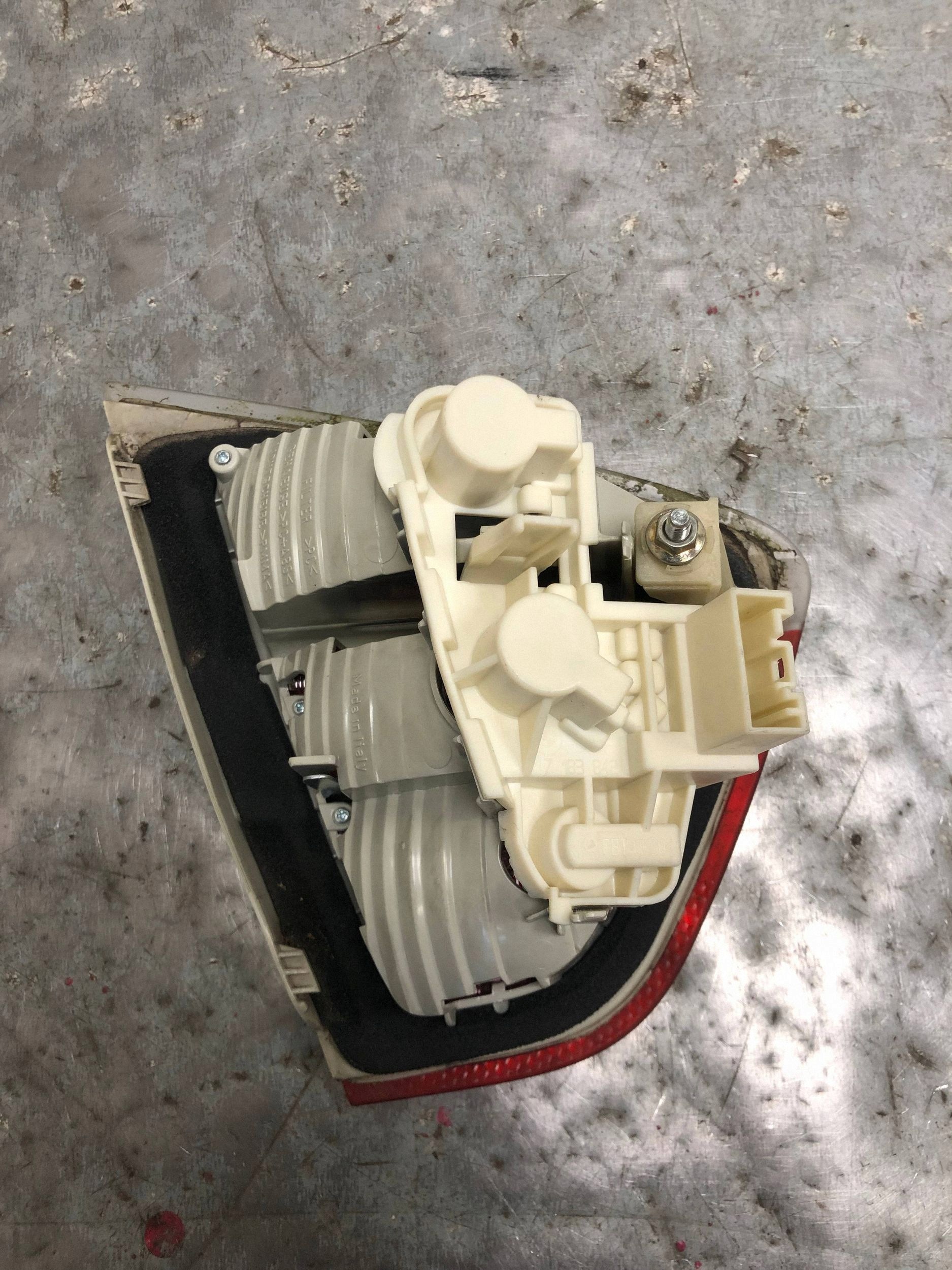 light right rear part to the bonnet BMW 3 E90 6937460