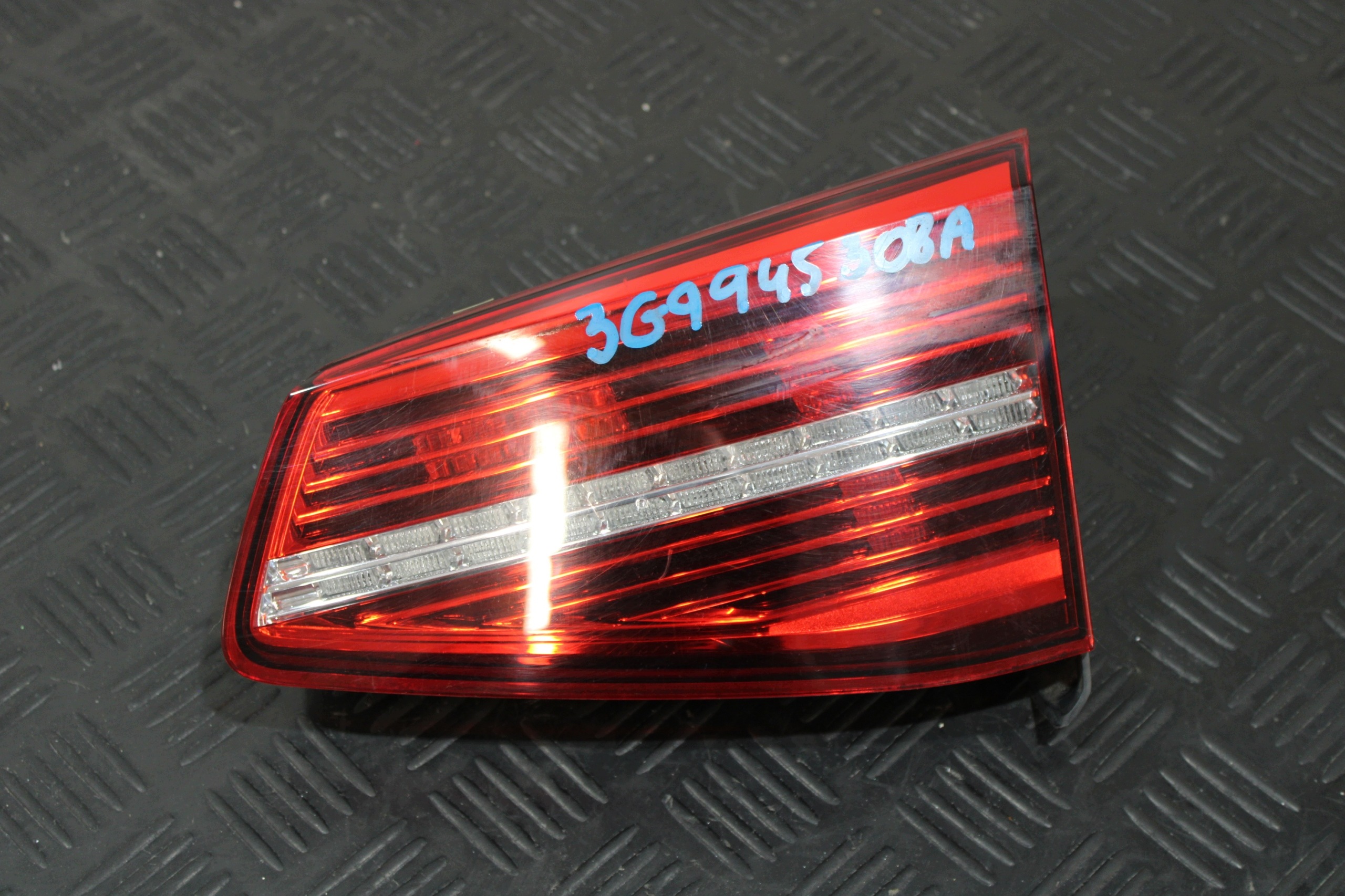 light bonnet boot right rear part 3G9945308A VW PASSAT B8 3G0 3G9 LIFT