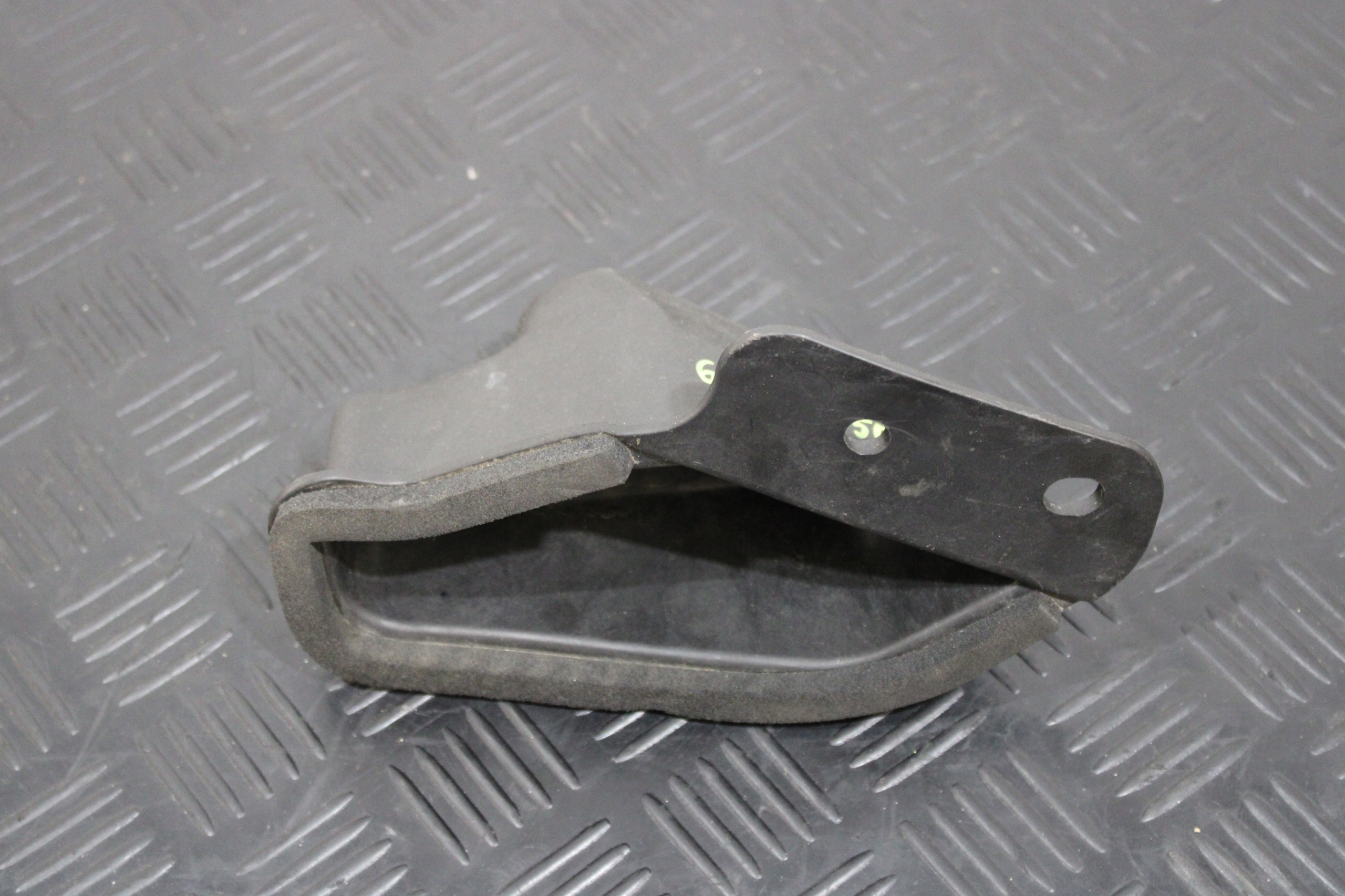kryt obal MASERATI LEVANTE M161 670033500