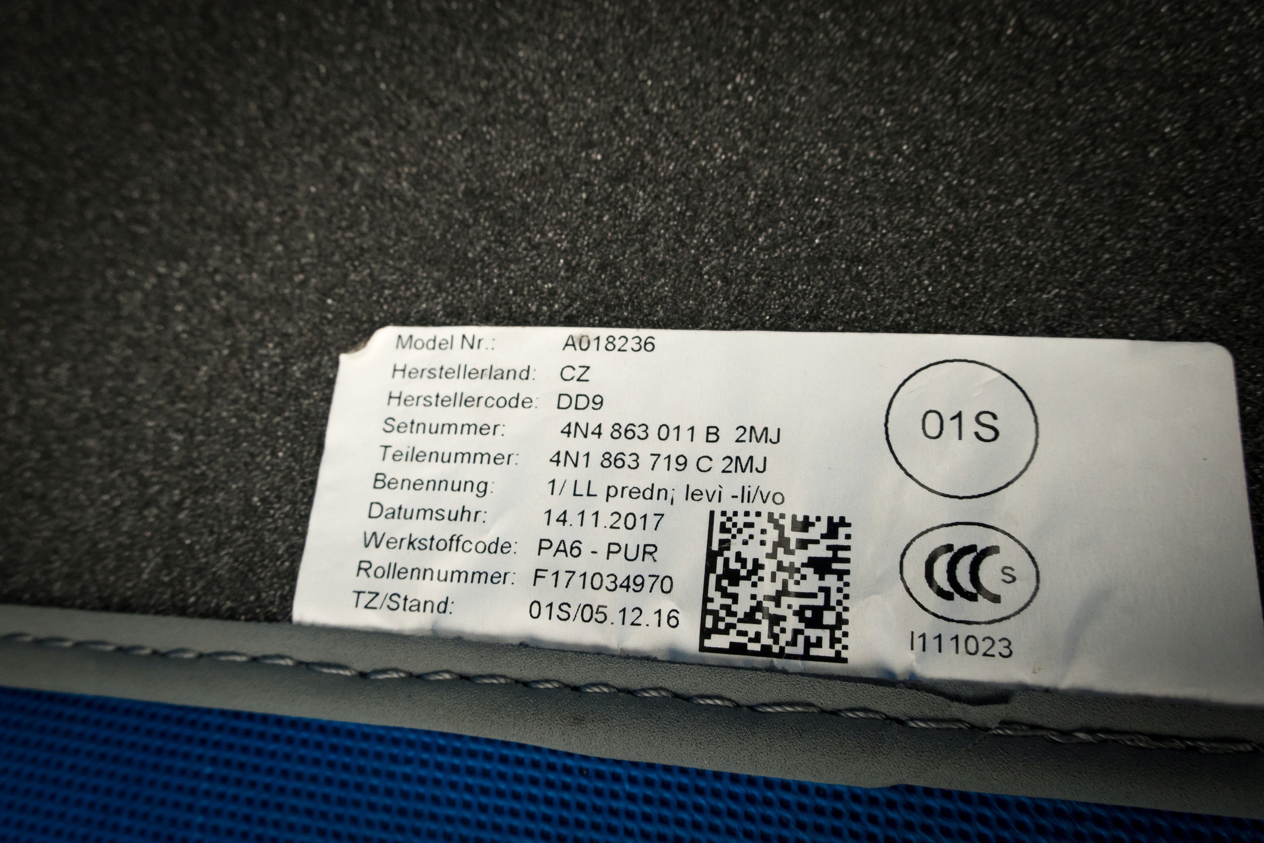 mat left front Audi A8 S8 4N 4N1863719C