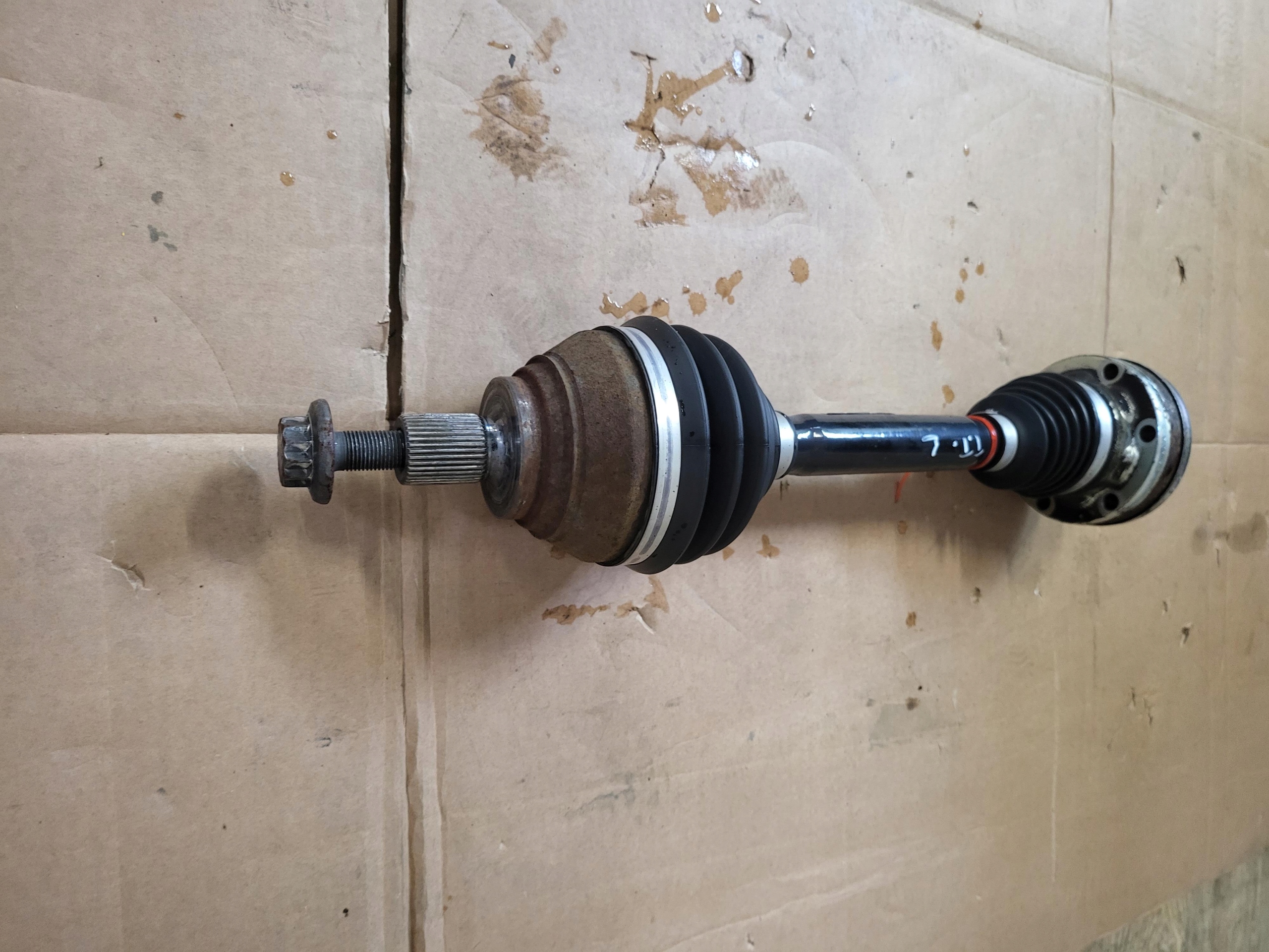 semi-axis left AUDI TT 8S 2.0 TDI 2014- 8J0407761D