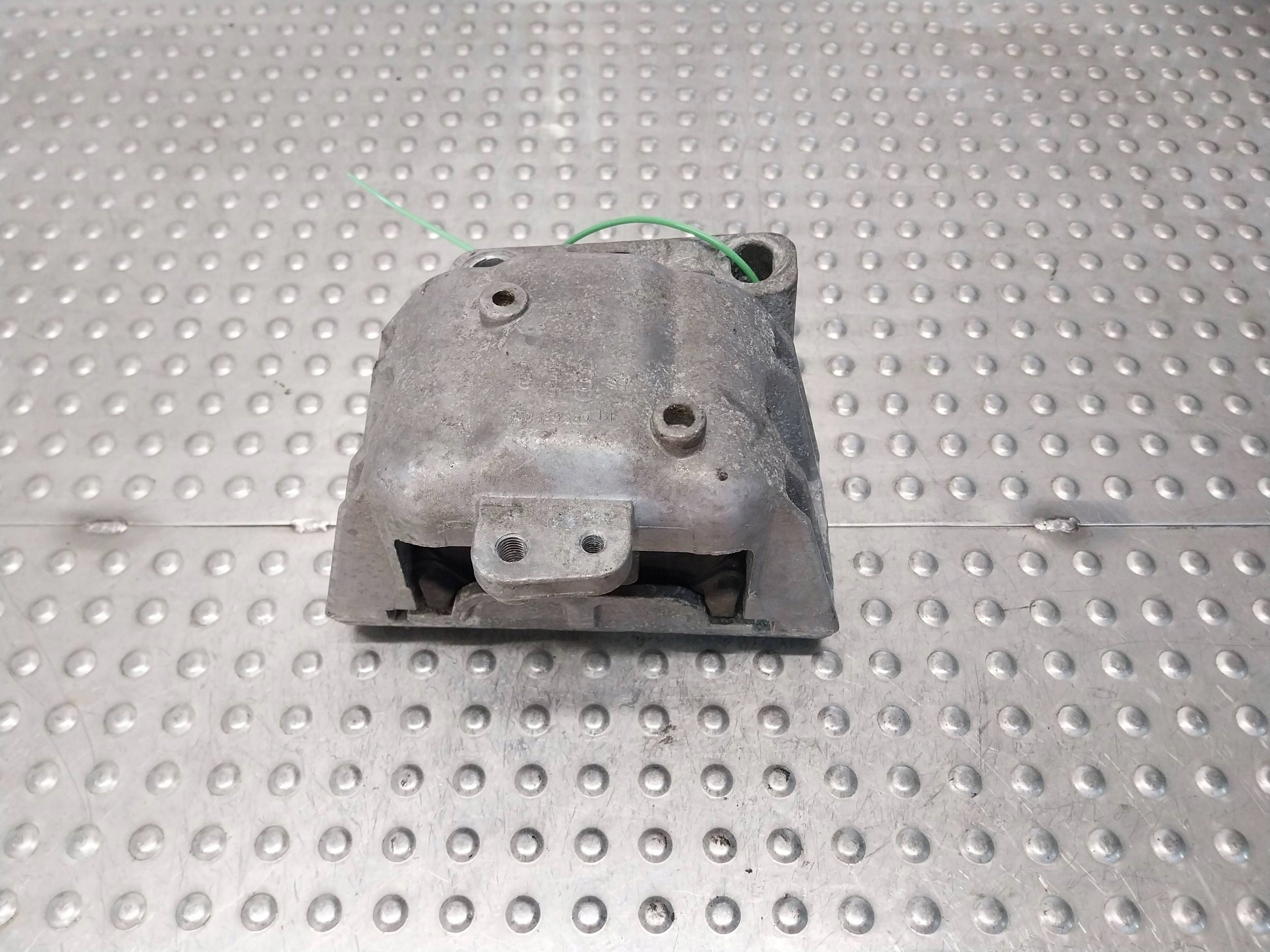 supporto Supporti motore usato 1J0199262BK VW GOLF IV LEON e OCTAVIA e A3 8L 1.6B