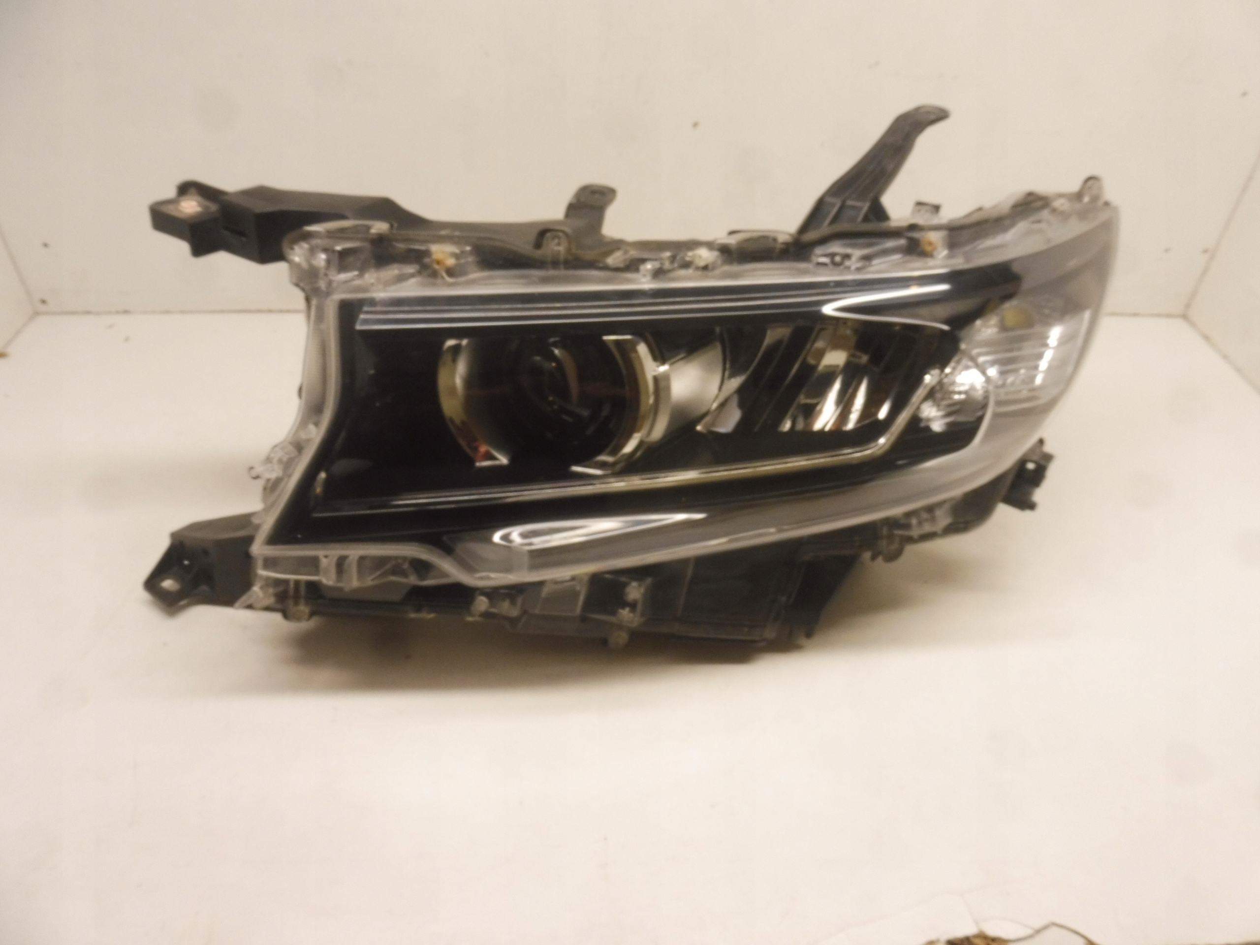 TOYOTA LAND CRUISER 150 фара LED перед ліва