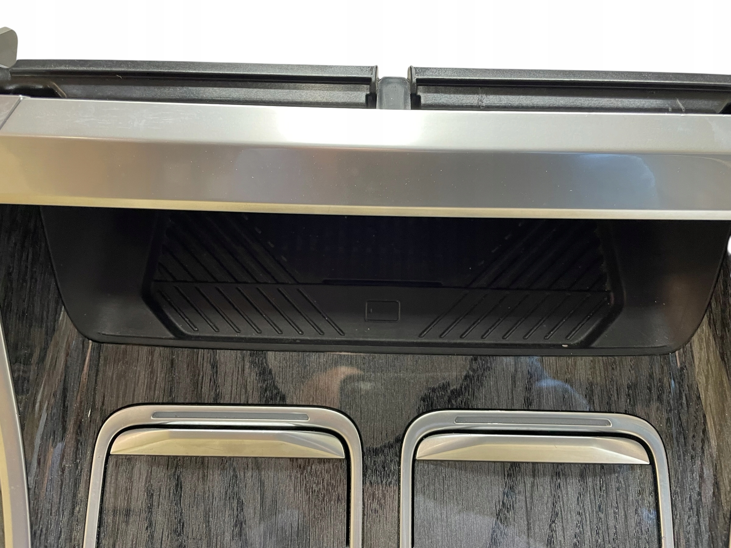 DEKOR Blende Abdeckung + LADOWARKA INDUKCYJNA TUNEL mitte BMW 7 i7 G70