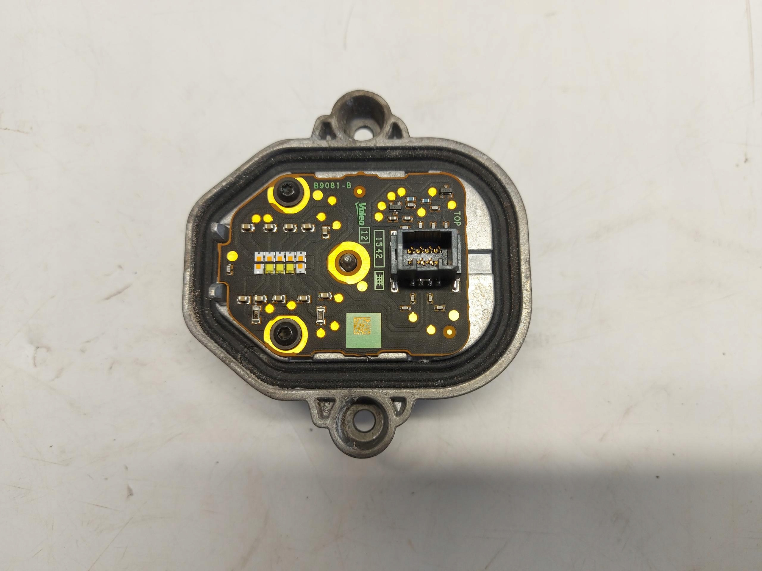VOLVO XC90 II D5 module LED jez front left B9081-B