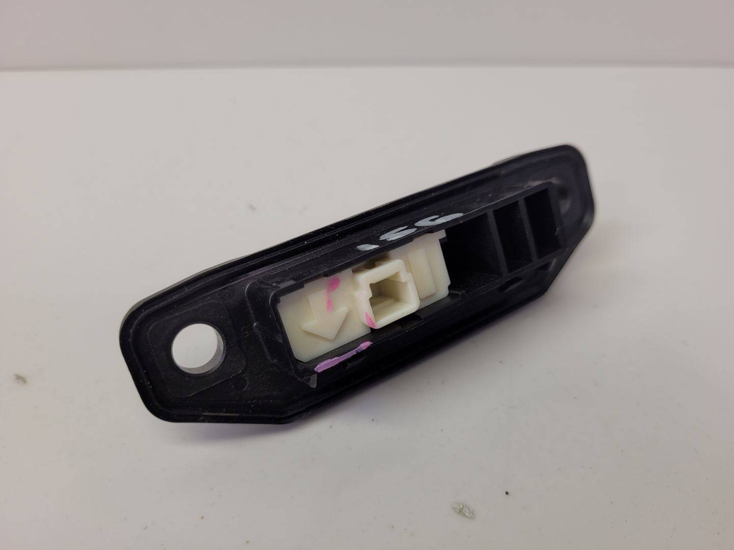 Bouton pour l’ouverture du capot Volkswagen Polo 6 2020