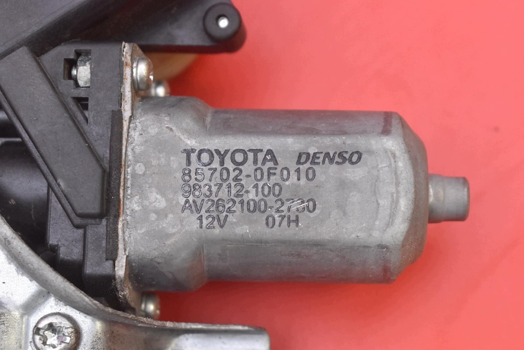 window regulator left front EU 85702-0F010 TOYOTA YARIS 2 II 5D 05-09