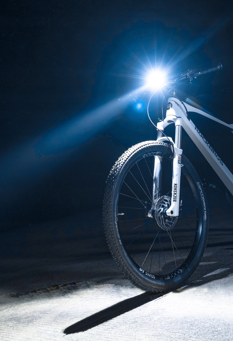 Lampka rowerowa przednia USB-C 4 tryby 2000 mAh 8h IPX6 ROCKBROS RHL400 lm Marka Rockbros