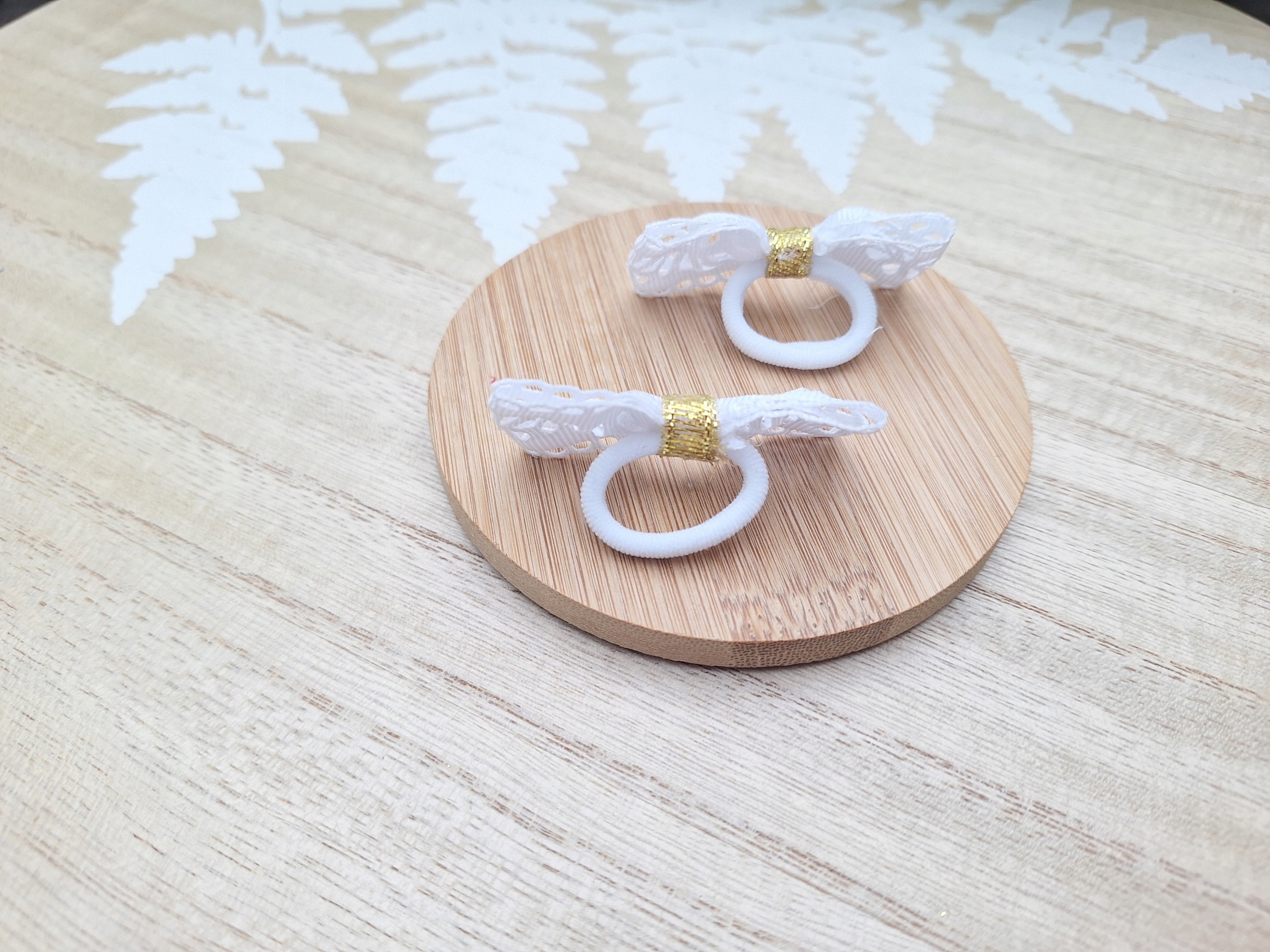 Małe gumki kokardka ażurowa biała komplet pierwsze gumeczki Rodzaj pojedyncza gumka